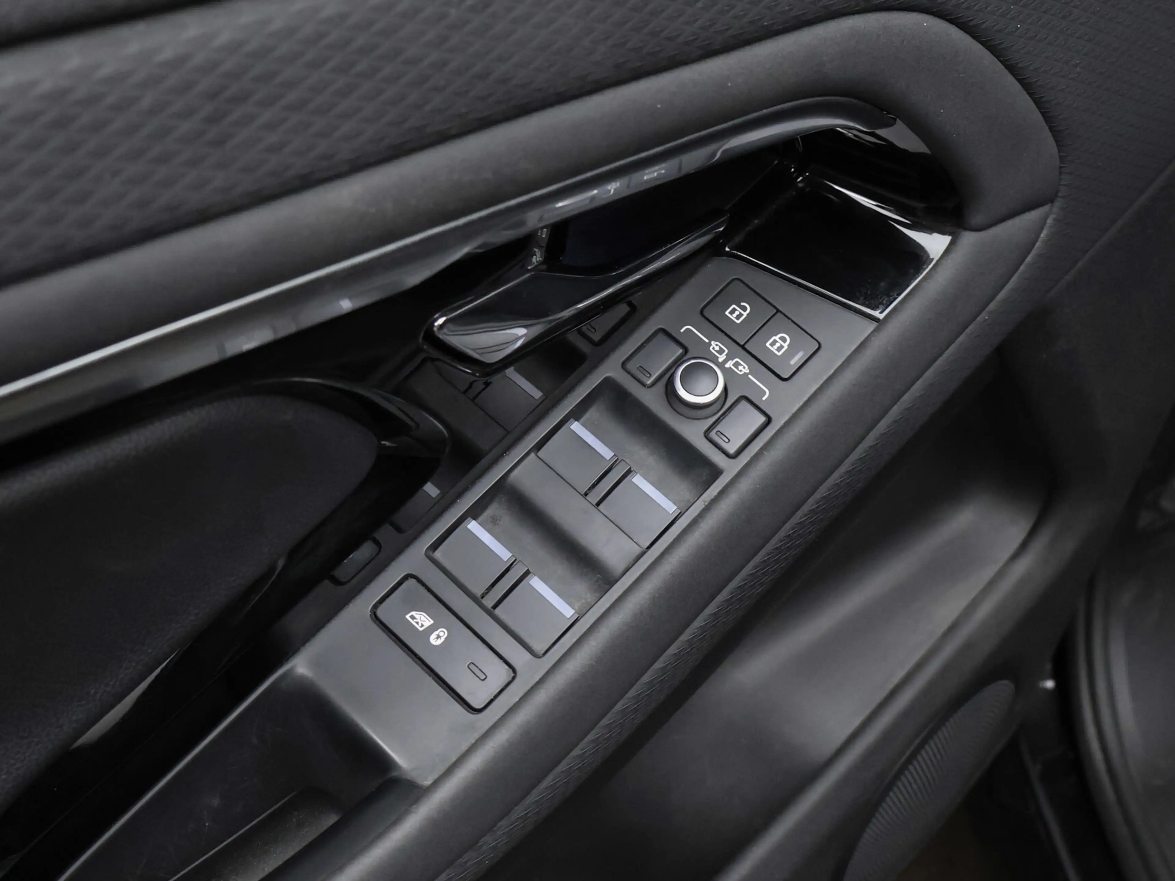 Land Rover Range Rover Evoque 1.5 P300e AWD S Sport (APPLE CARPLAY,NAVI,CAMERA,3 — photo 27