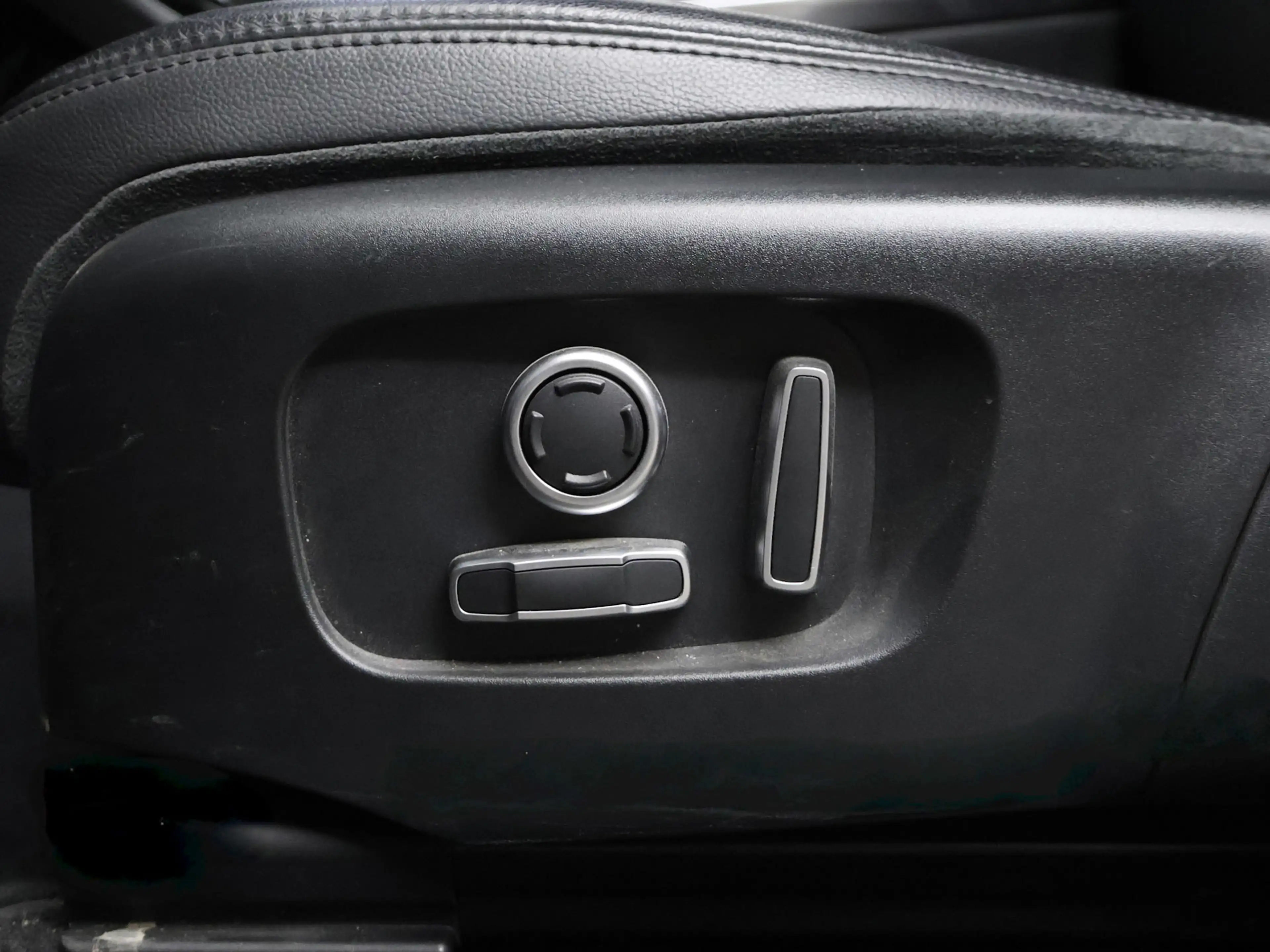 Land Rover Range Rover Evoque 1.5 P300e AWD S Sport (APPLE CARPLAY,NAVI,CAMERA,3 — photo 33