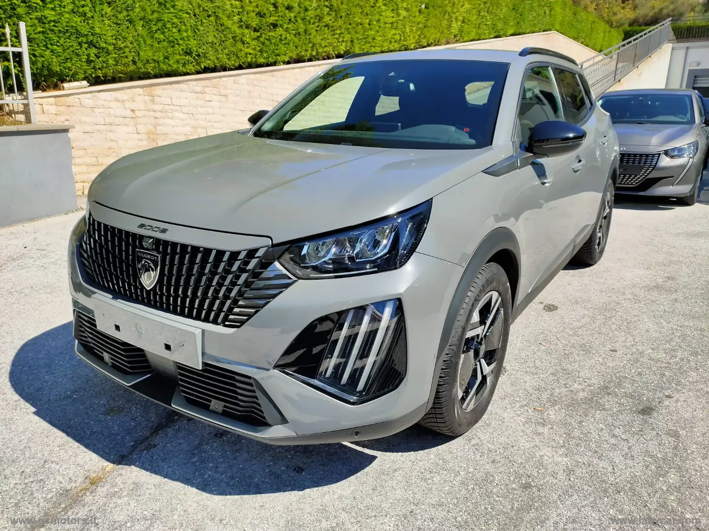 Peugeot 2008 PureTech 130 S&S EAT8 Allure Grau - 1