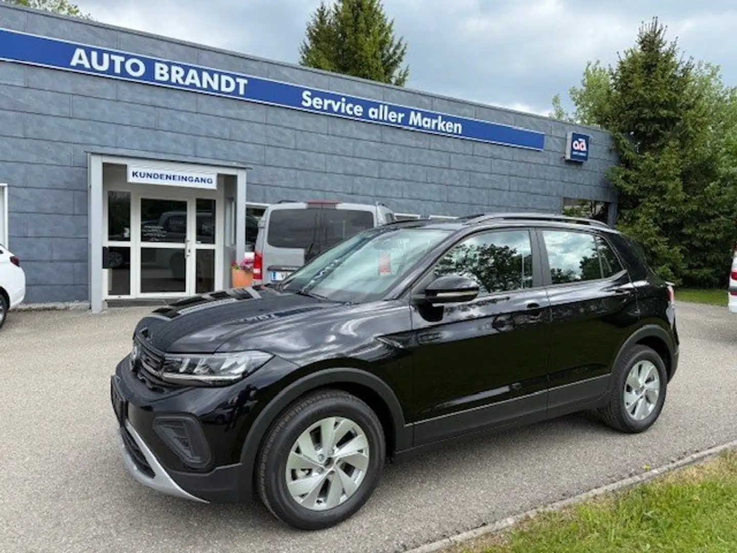 Volkswagen T-Cross TSI 4Me Schwarz - 1