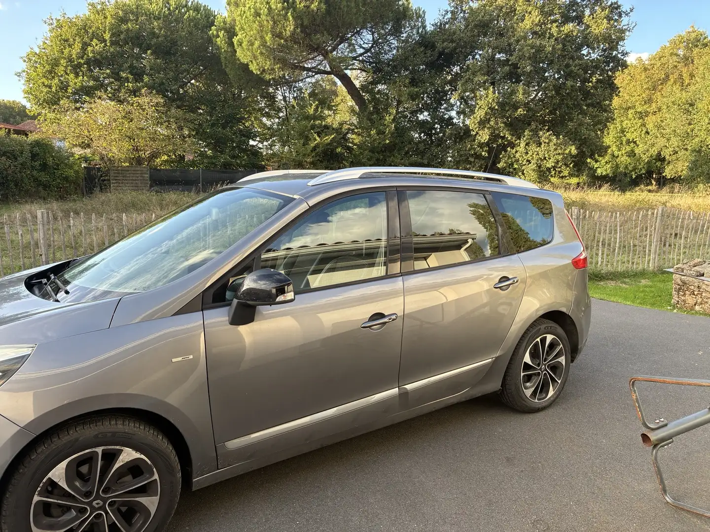 Renault Grand Scenic Grand Scénic dCi 110 Bose Edition EDC 7 pl Gris - 2