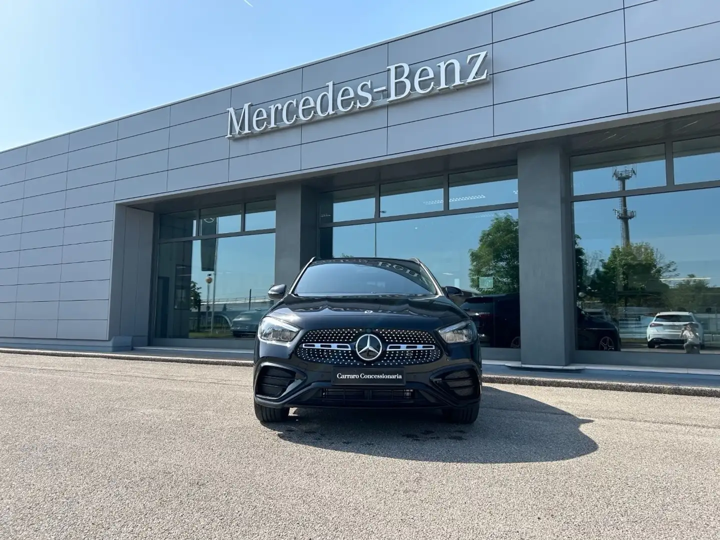 Mercedes-Benz GLA 200 d automatic Schwarz - 2
