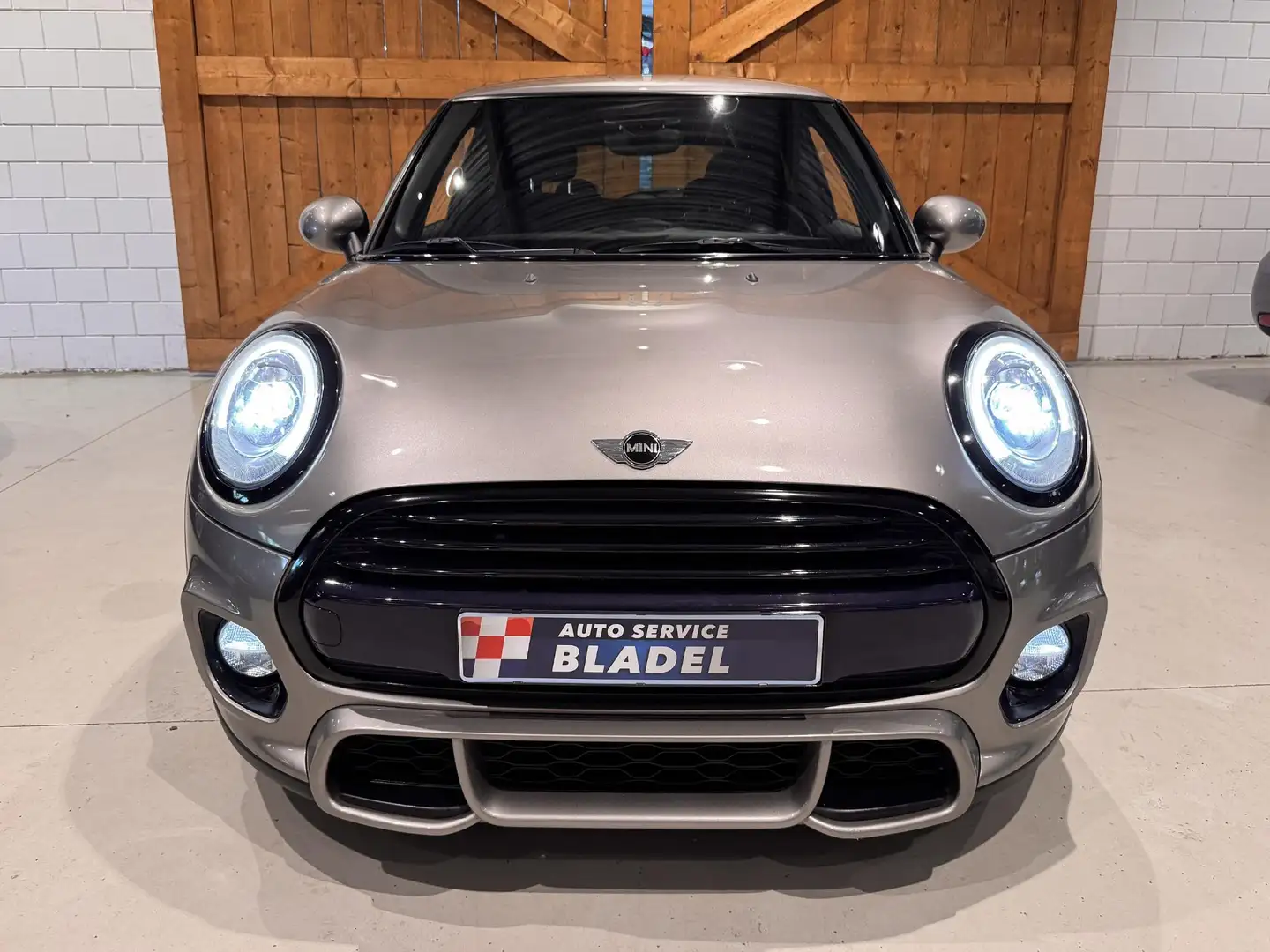 MINI Cooper Mini 1.5 JCW Clima/Apple carplay/Leder Grijs - 2