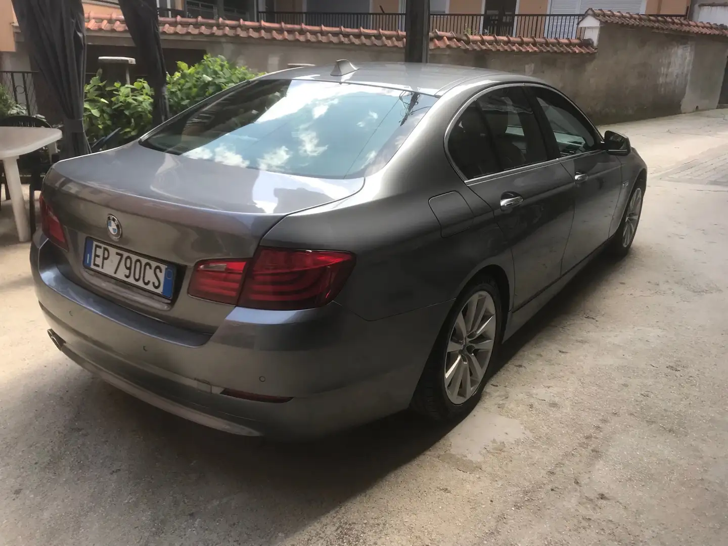 BMW 525 525d xdrive Futura auto Gris - 2