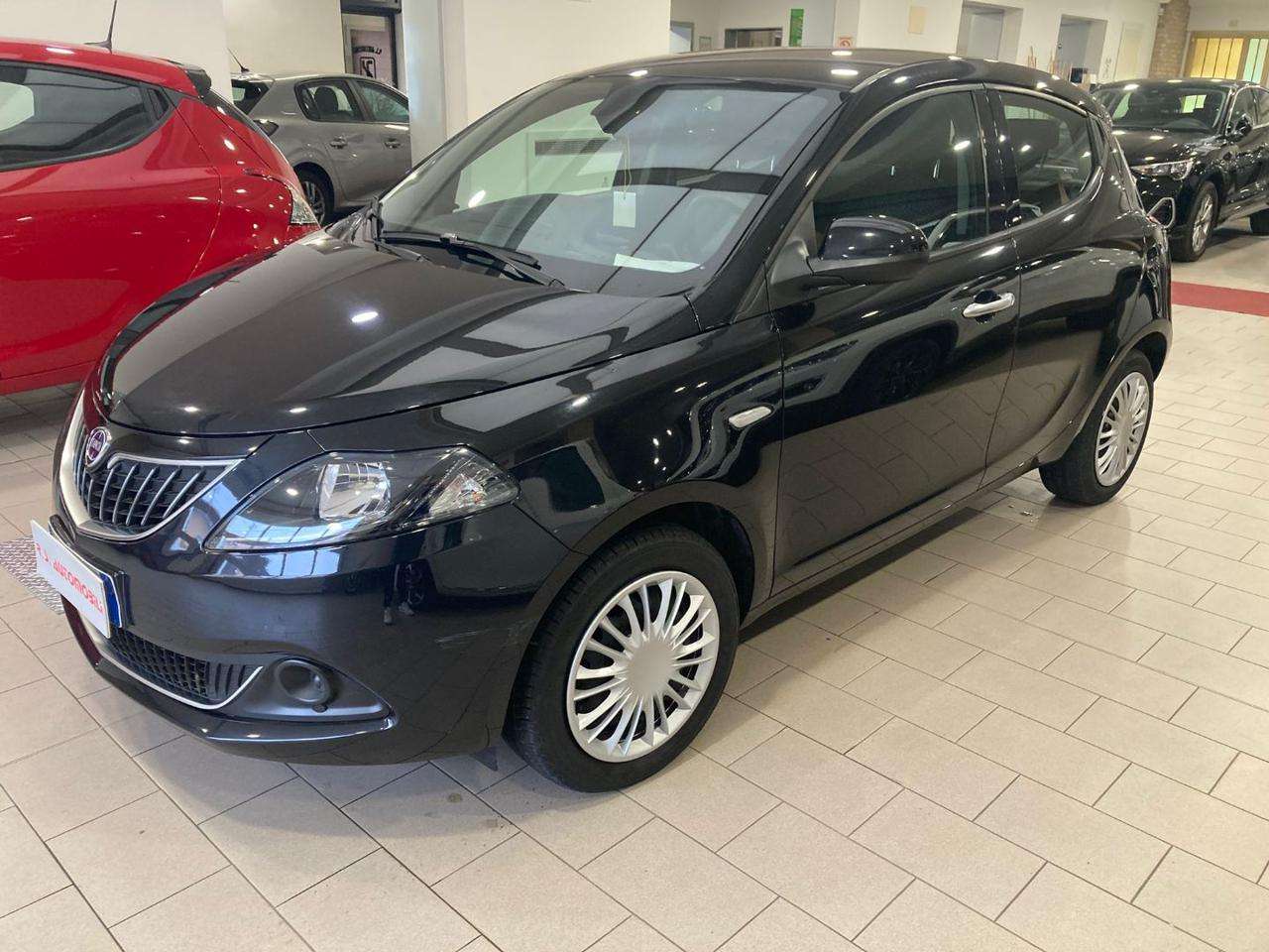 Lancia Ypsilon 1.0 70cv 5 porte Hybrid Silver