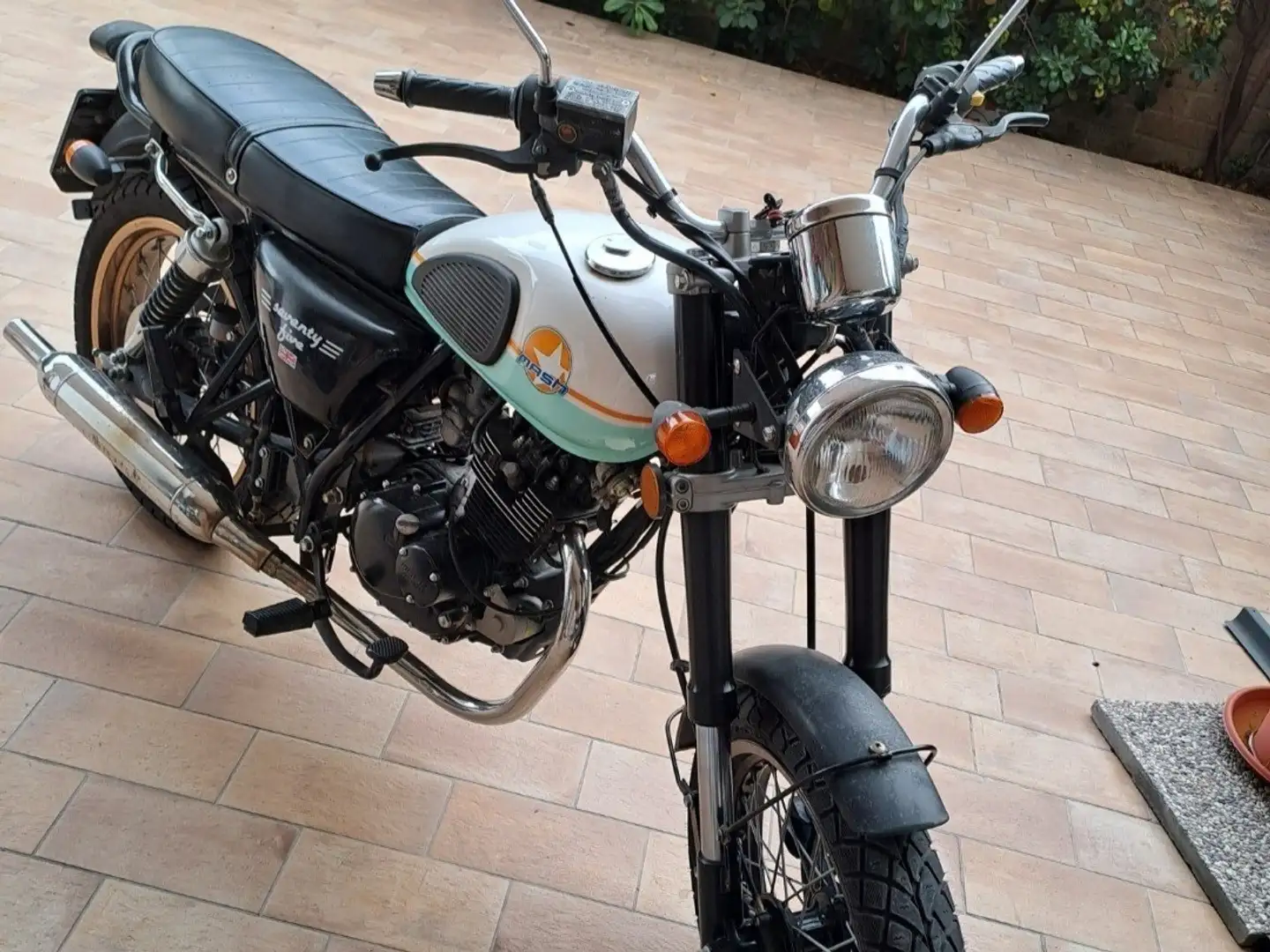 Mash Seventyfive 125 Zwart - 1