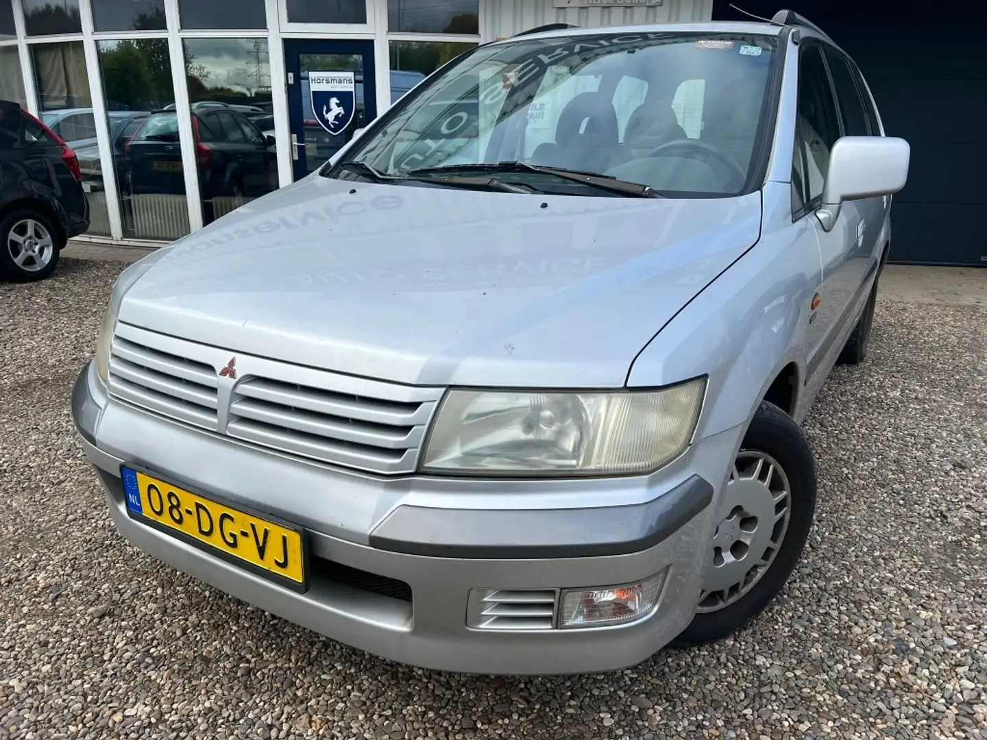 Mitsubishi Space Wagon 2.4 GDI GLXi 7p. Grau - 1