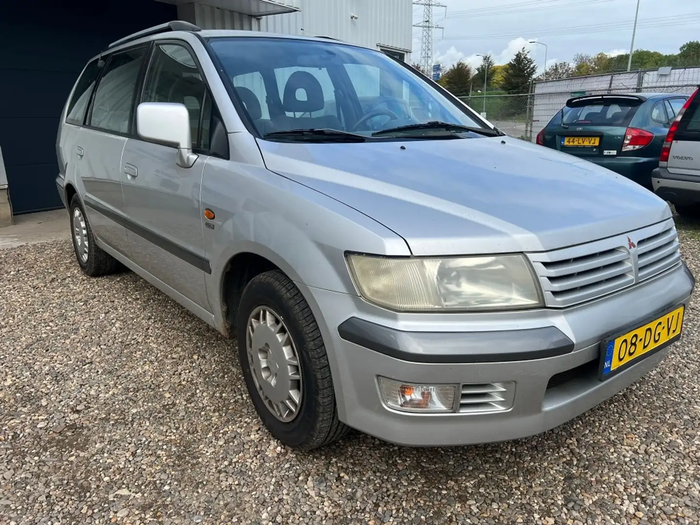 Mitsubishi Space Wagon 2.4 GDI GLXi 7p. Grau - 2