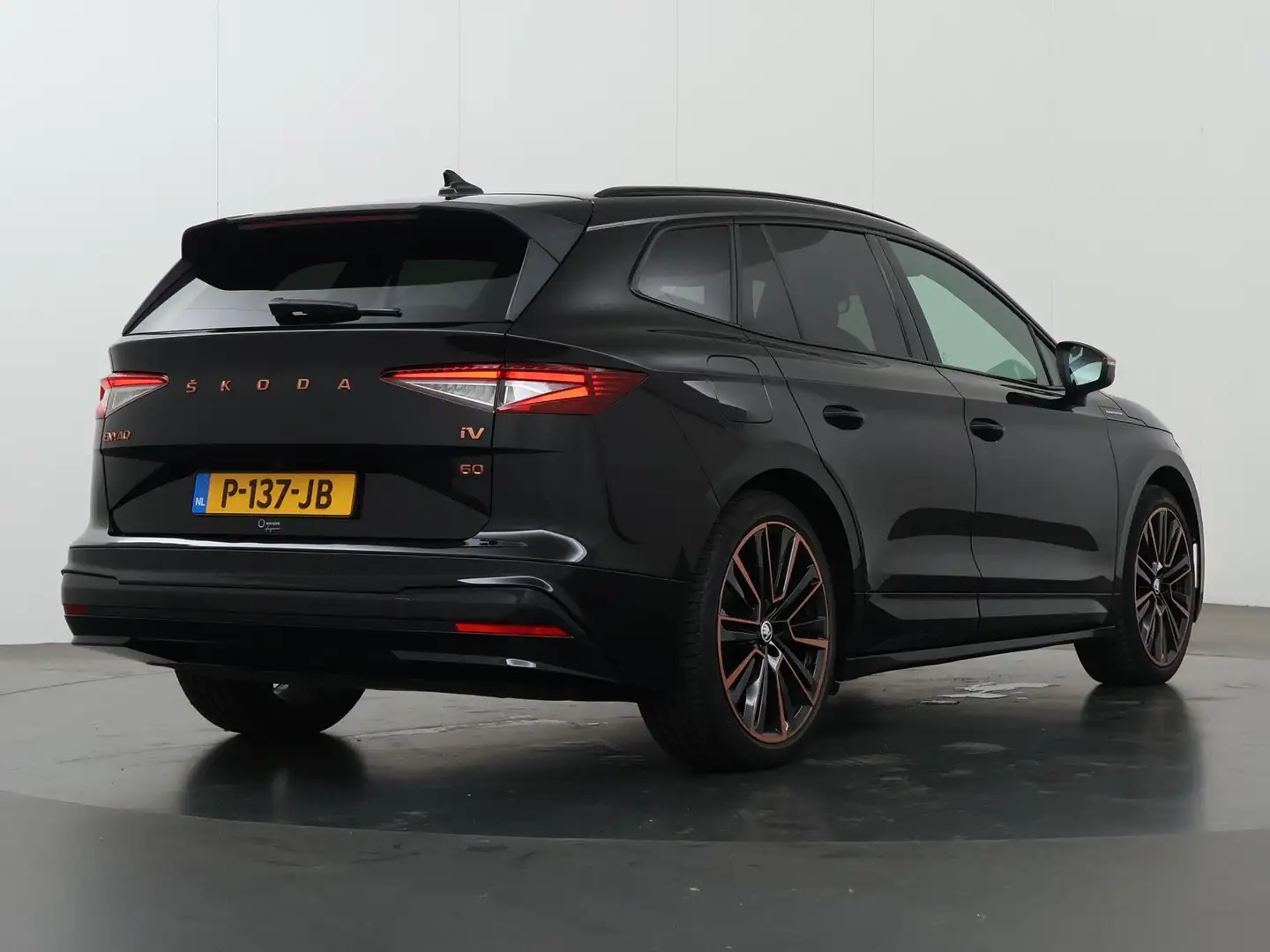 Skoda Enyaq iV 60 Founders Edition Black | SOH 94% | Ele.wegkl Zwart - 2