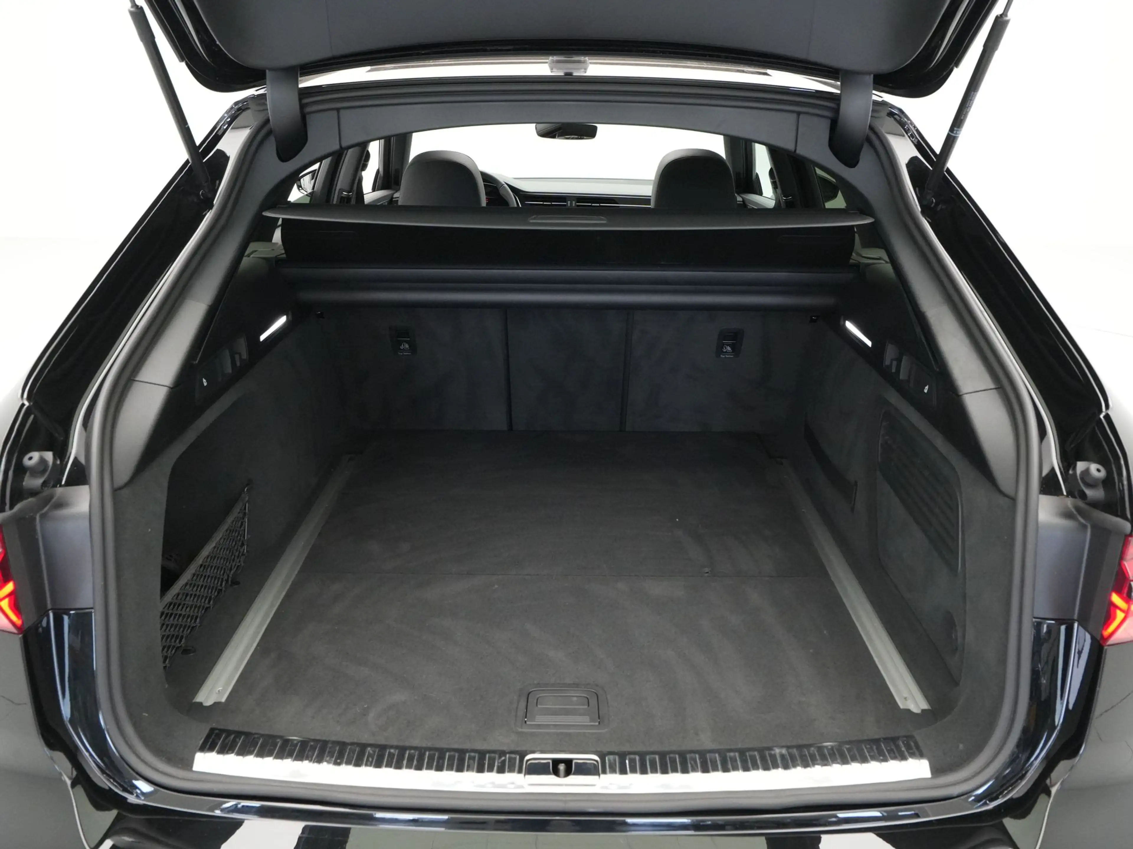 Audi A6 Avant 40 TFSI 204 Pk S edition Competition / Panod — photo 9