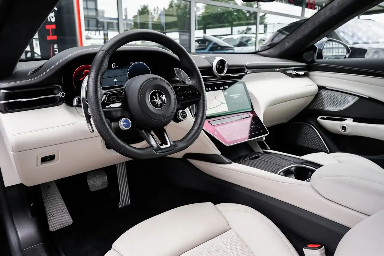 Maserati GranTurismo 2023 — фото 14