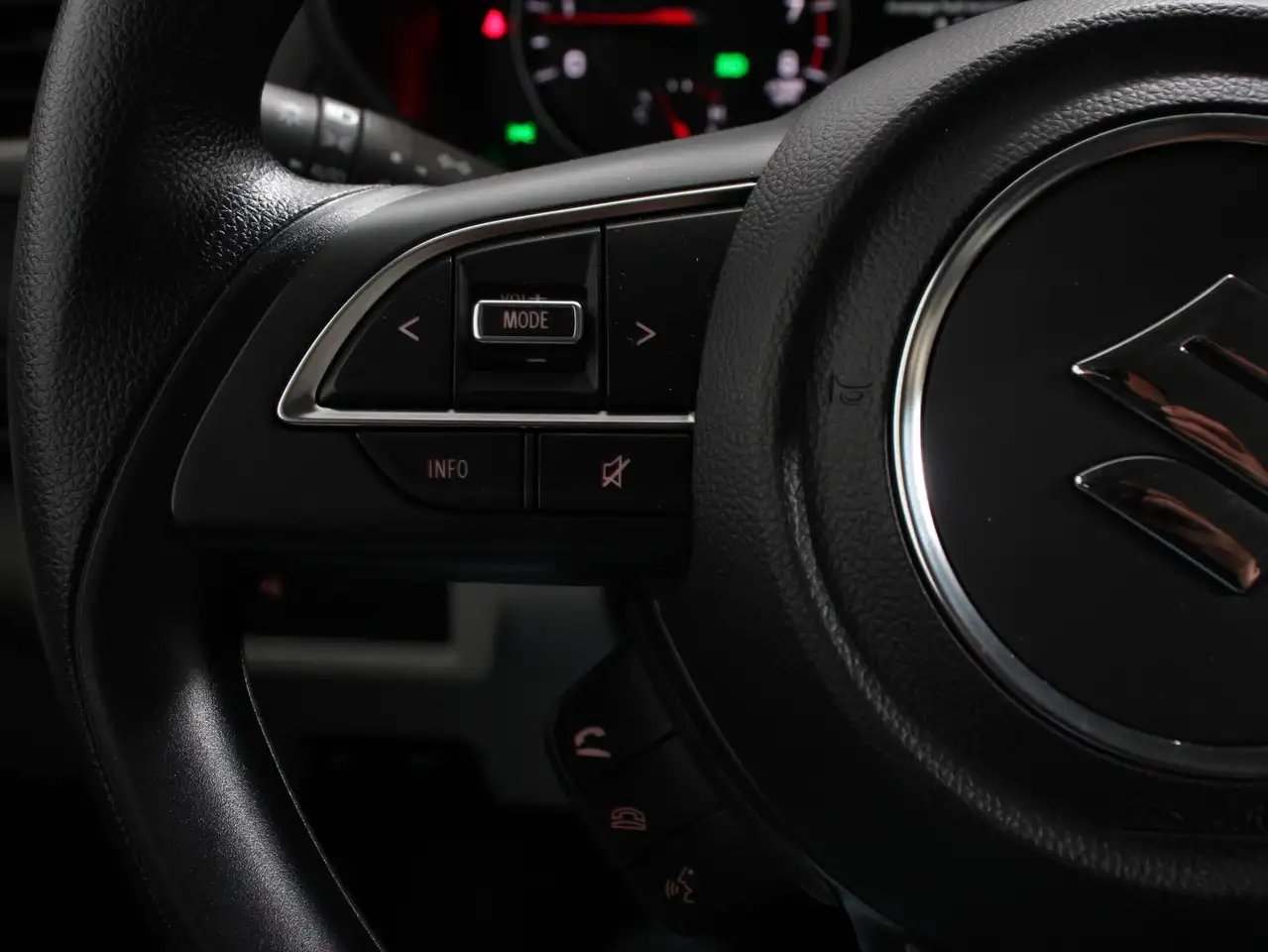 Suzuki Swift 2025 — фото 14