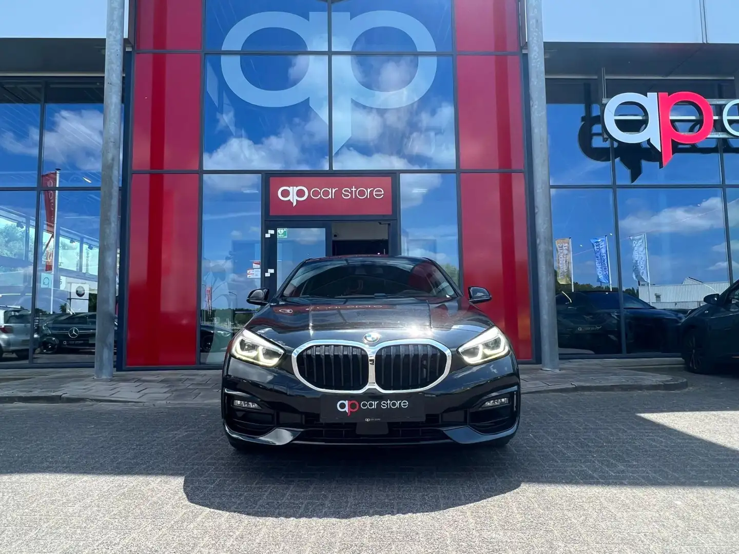 BMW 118 1-serie 118i Edition Sport Zwart - 2