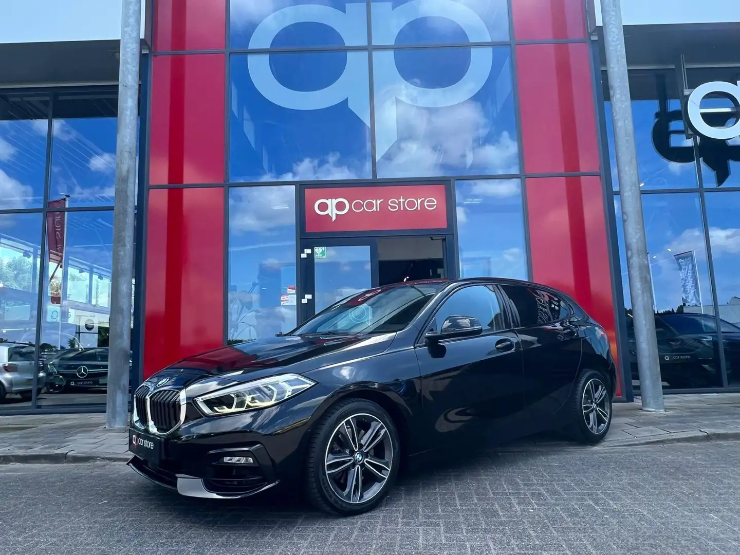 BMW 118 1-serie 118i Edition Sport Zwart - 1
