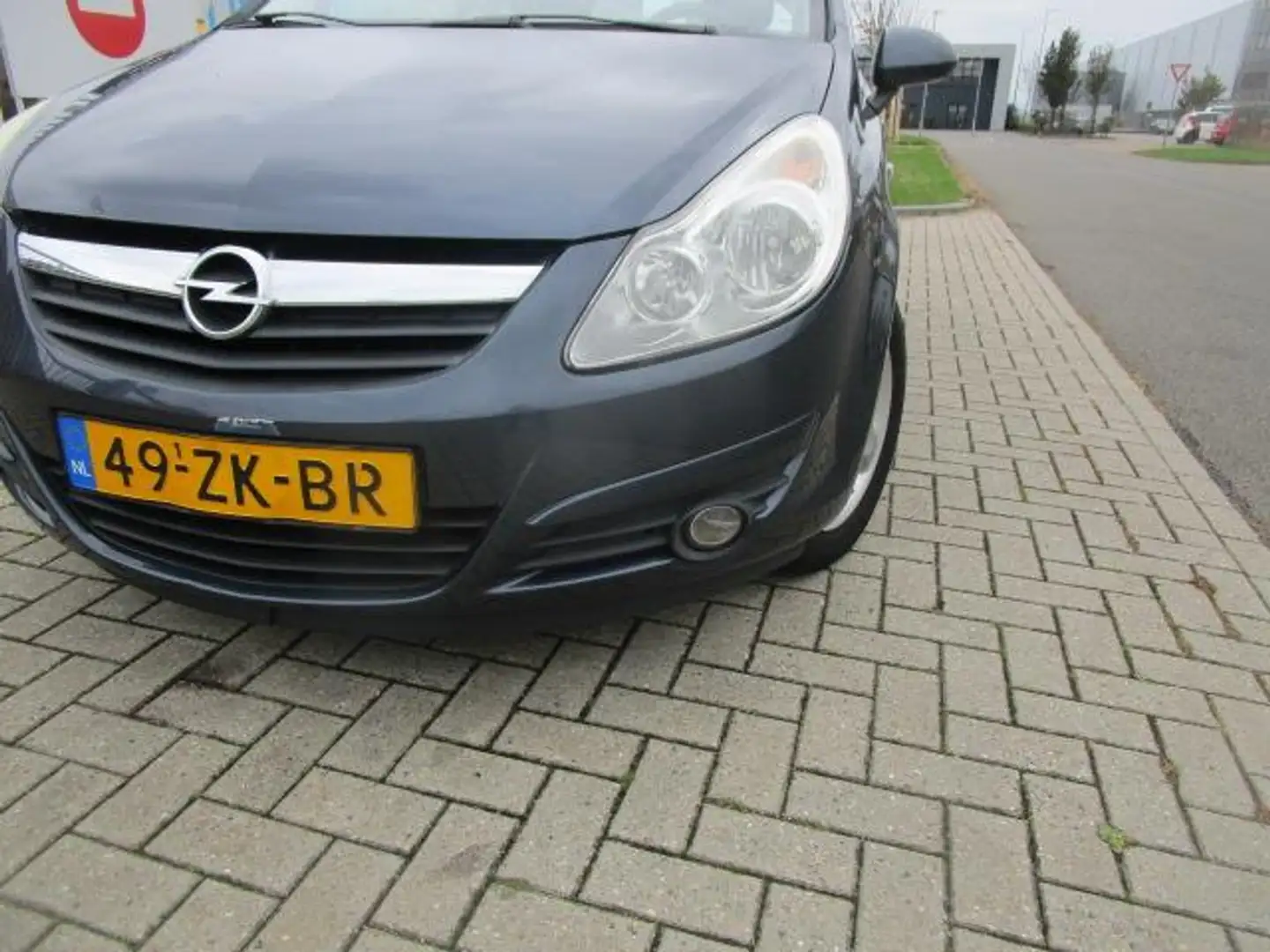 Opel Corsa 1.4-16V Enjoy Gris - 2