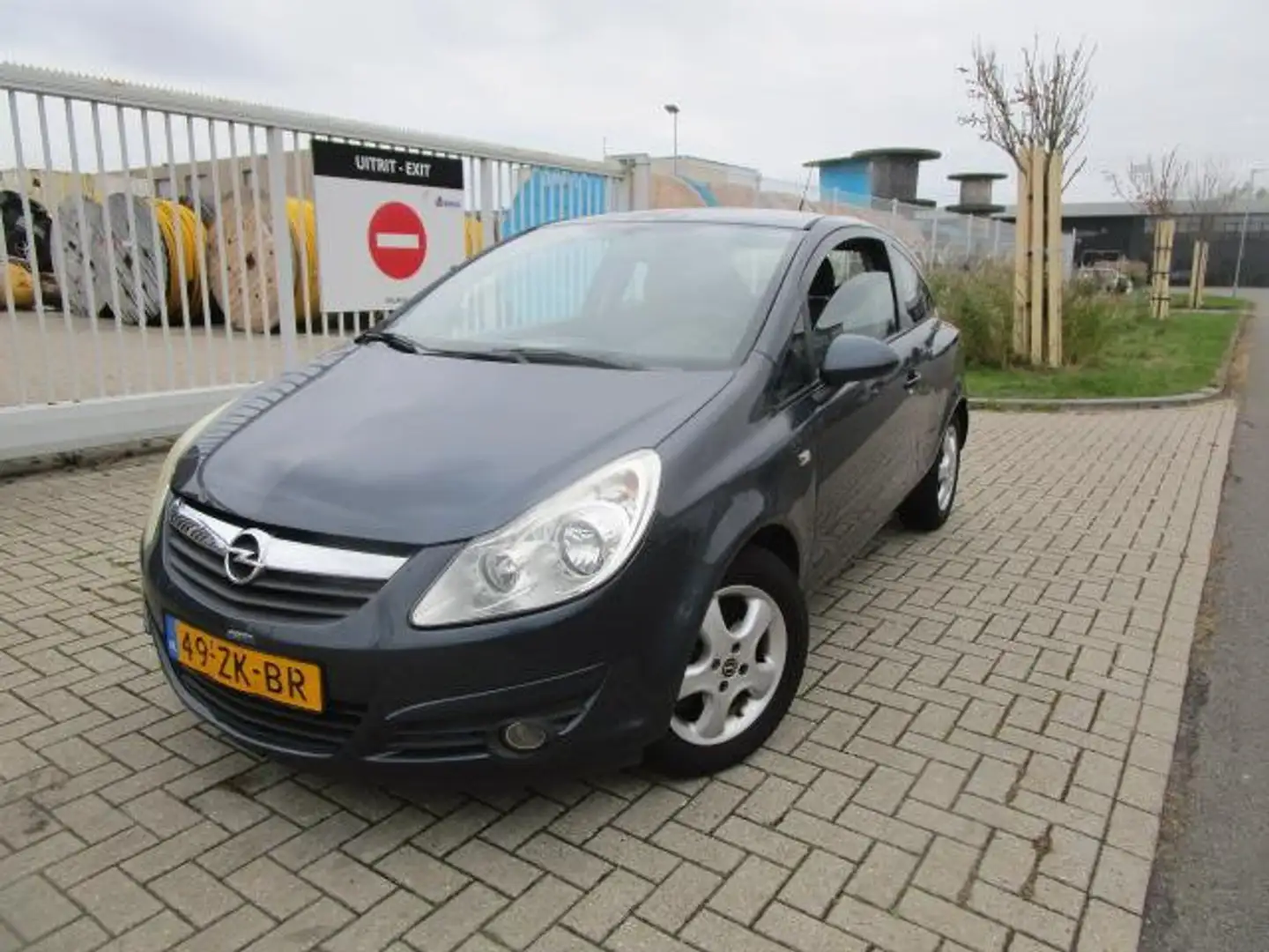 Opel Corsa 1.4-16V Enjoy Gris - 1