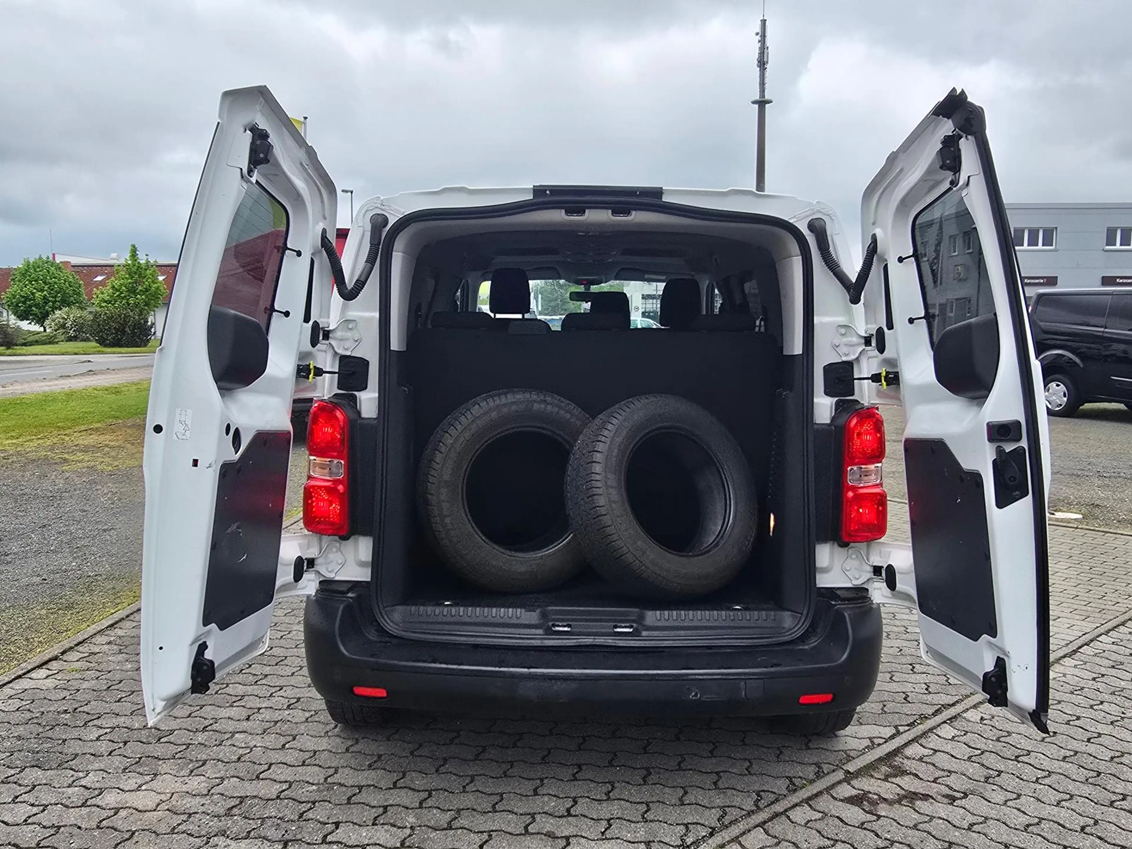 Citroen Jumpy Spacetourer 9-Sitzer *Händlerverkauf* — photo 10