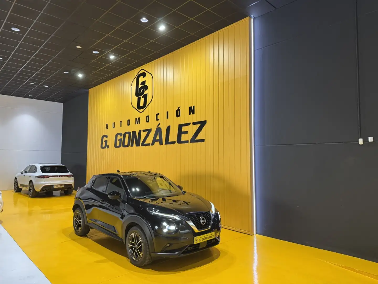 Nissan Juke 1.0 DIG-T N-Connecta 4x2 114 Negro - 1