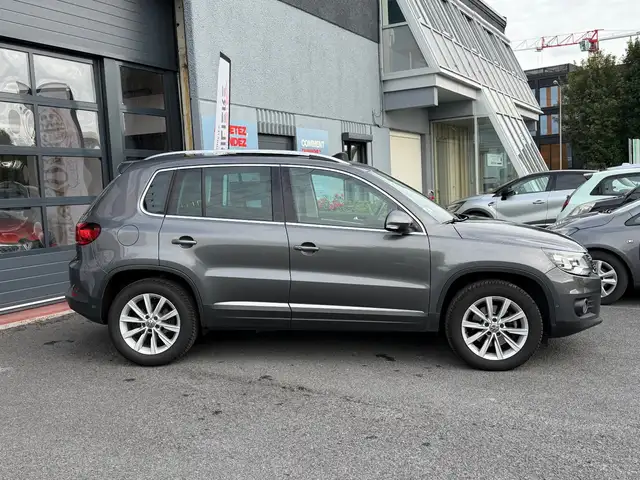 Volkswagen Tiguan view 4