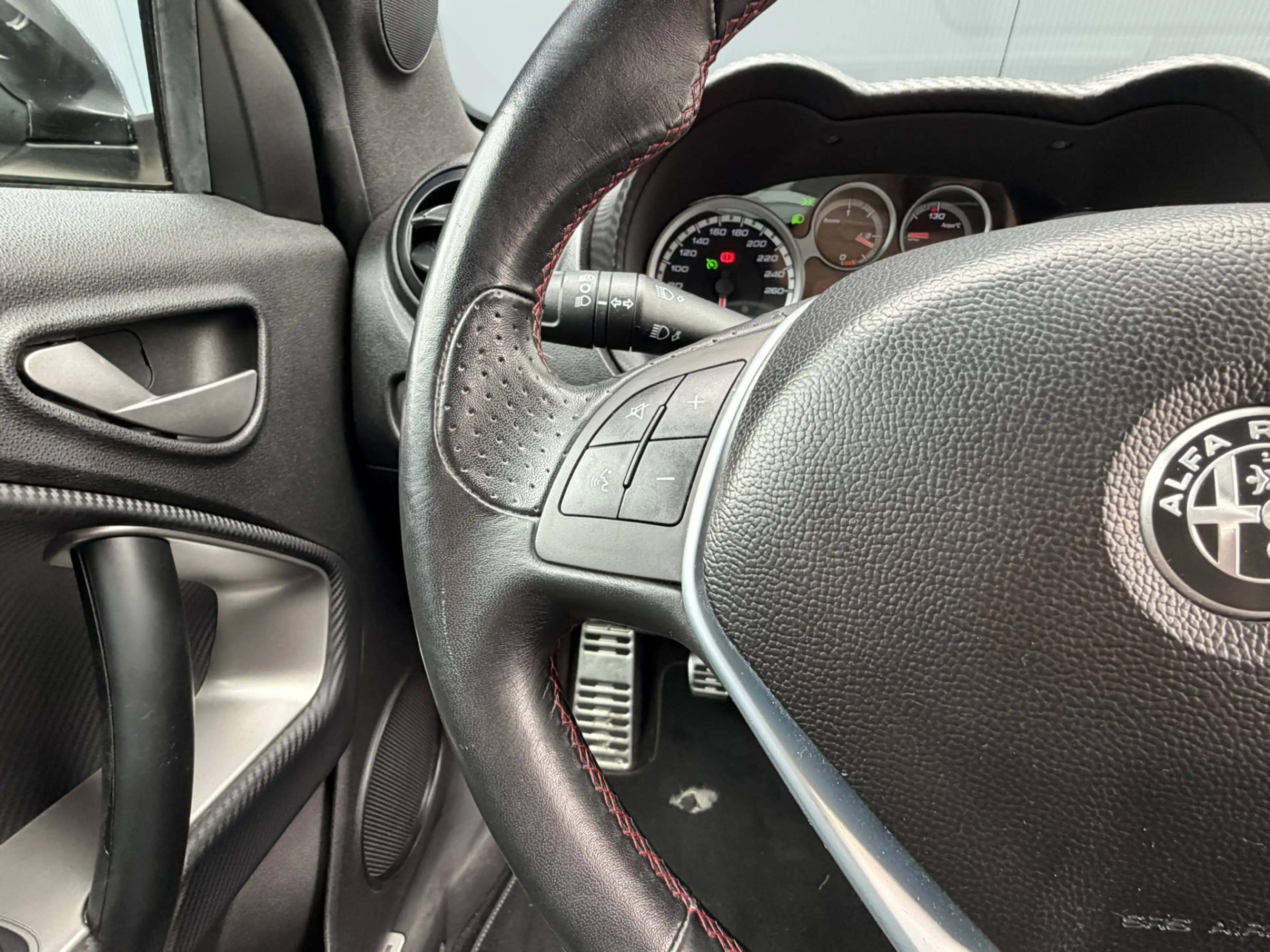 Alfa Romeo MiTo TwinAir ECO | 17" Velgen | Climate/cruise control — photo 11