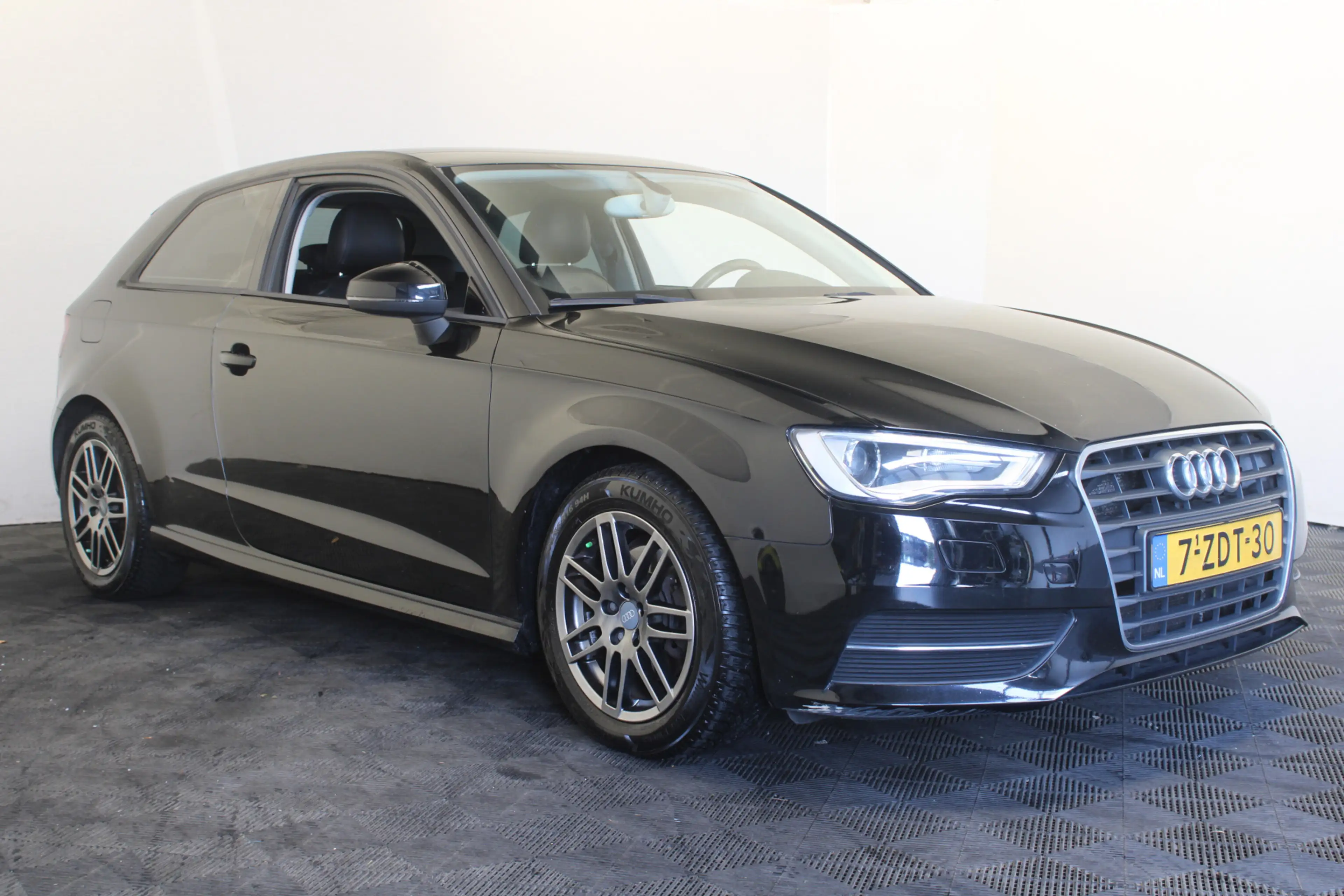 Audi A3 1.6 TDI ultra Attraction Pro Line plus — photo 3