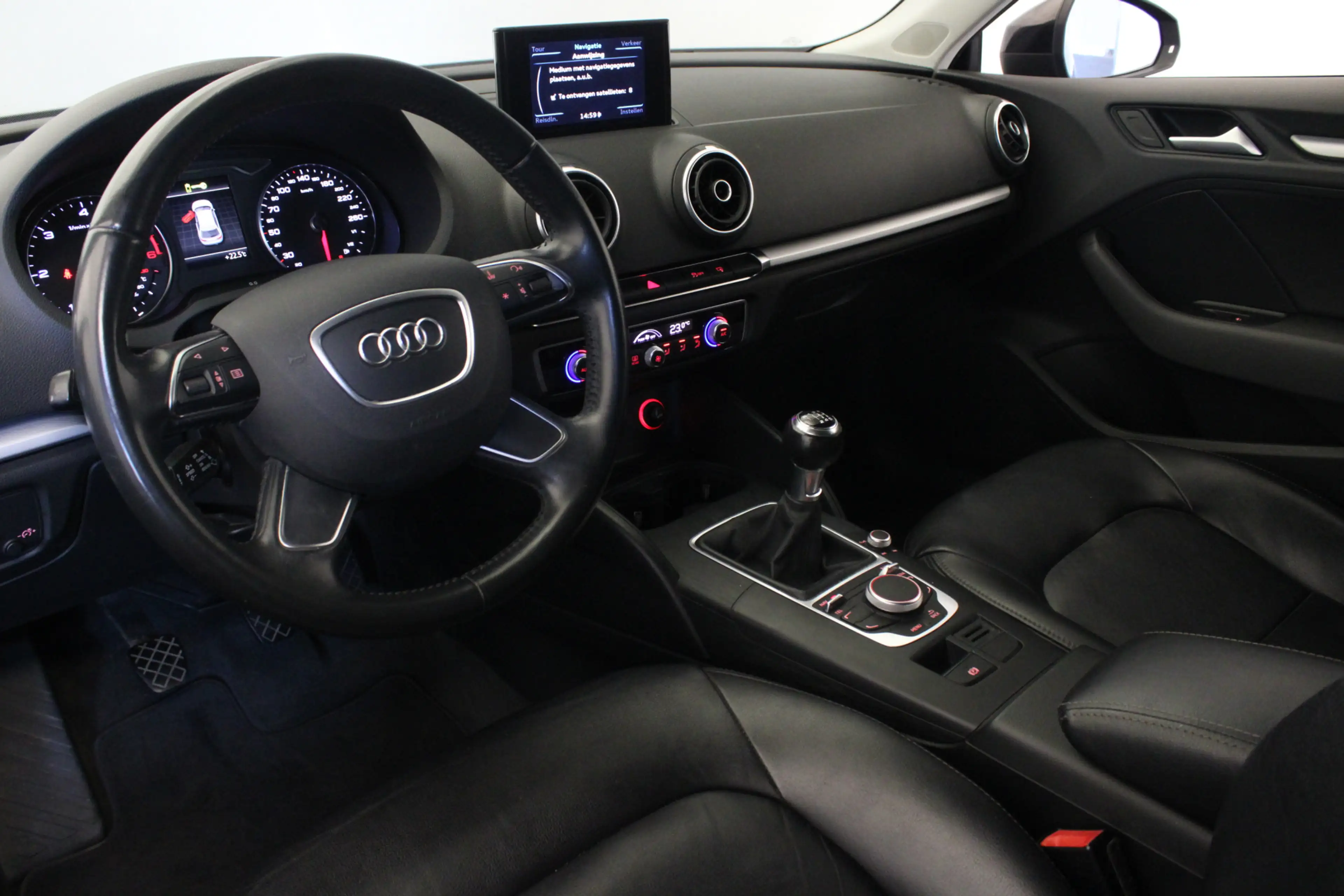 Audi A3 1.6 TDI ultra Attraction Pro Line plus — photo 8