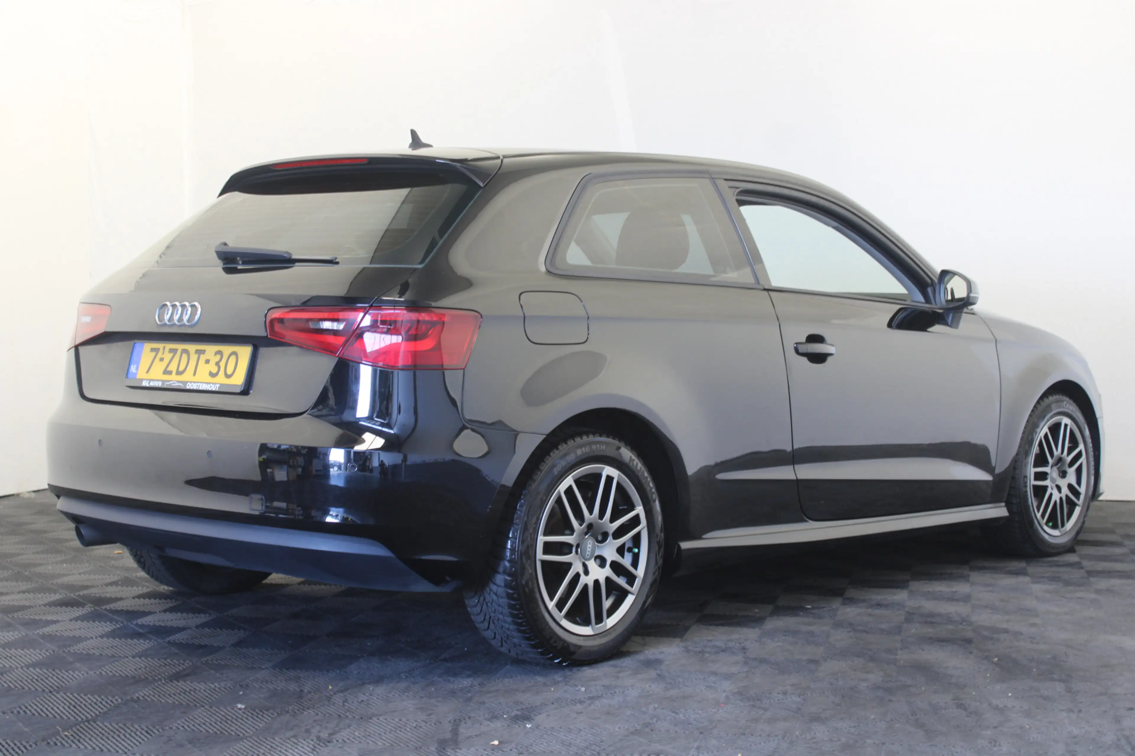 Audi A3 1.6 TDI ultra Attraction Pro Line plus — photo 6