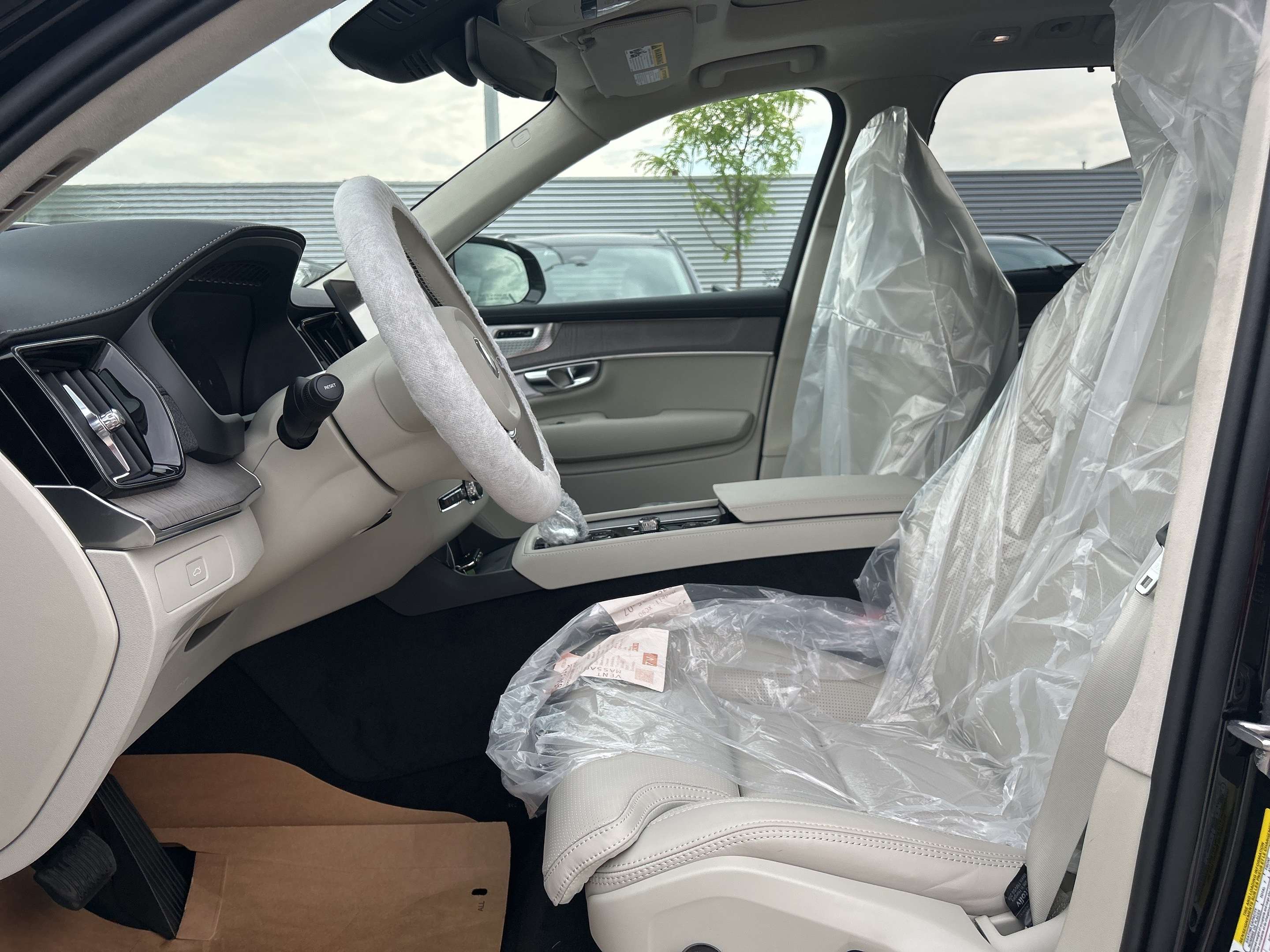 2026 Volvo XC90 B6 AWD Ultra Bright Theme 7-Seater thumb 6