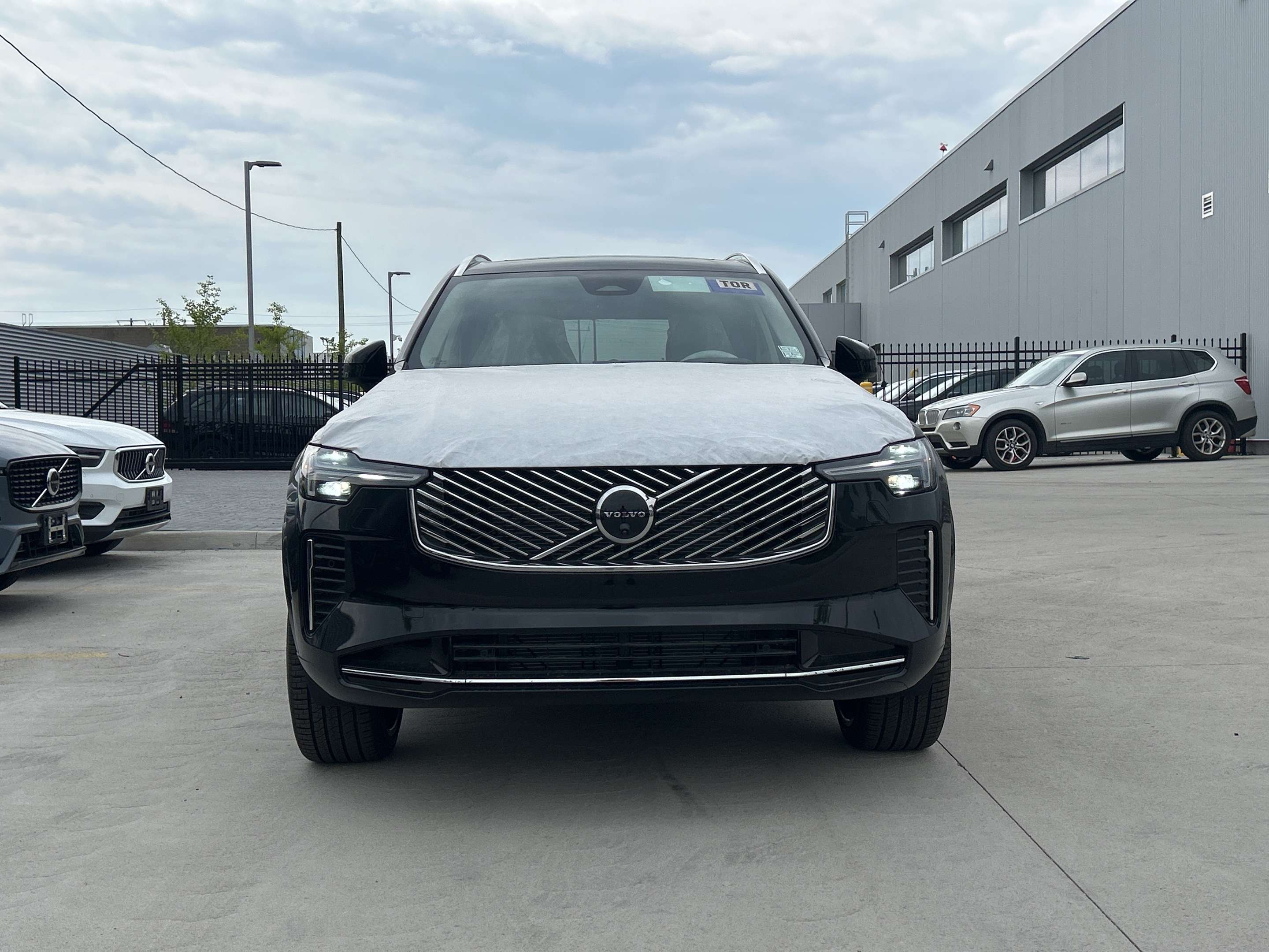 2026 Volvo XC90 B6 AWD Ultra Bright Theme 7-Seater alt 2