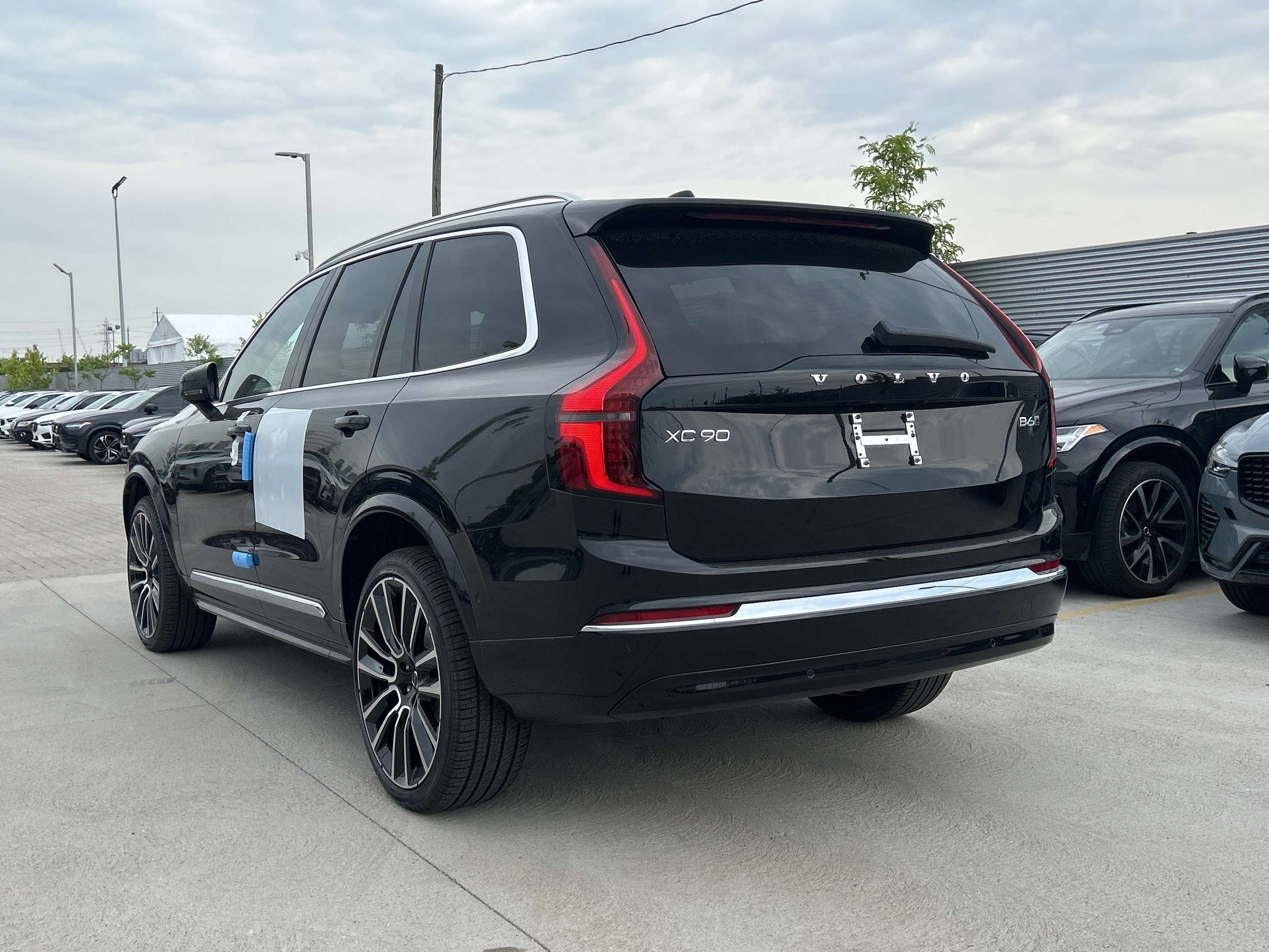 2026 Volvo XC90 B6 AWD Ultra Bright Theme 7-Seater alt 5
