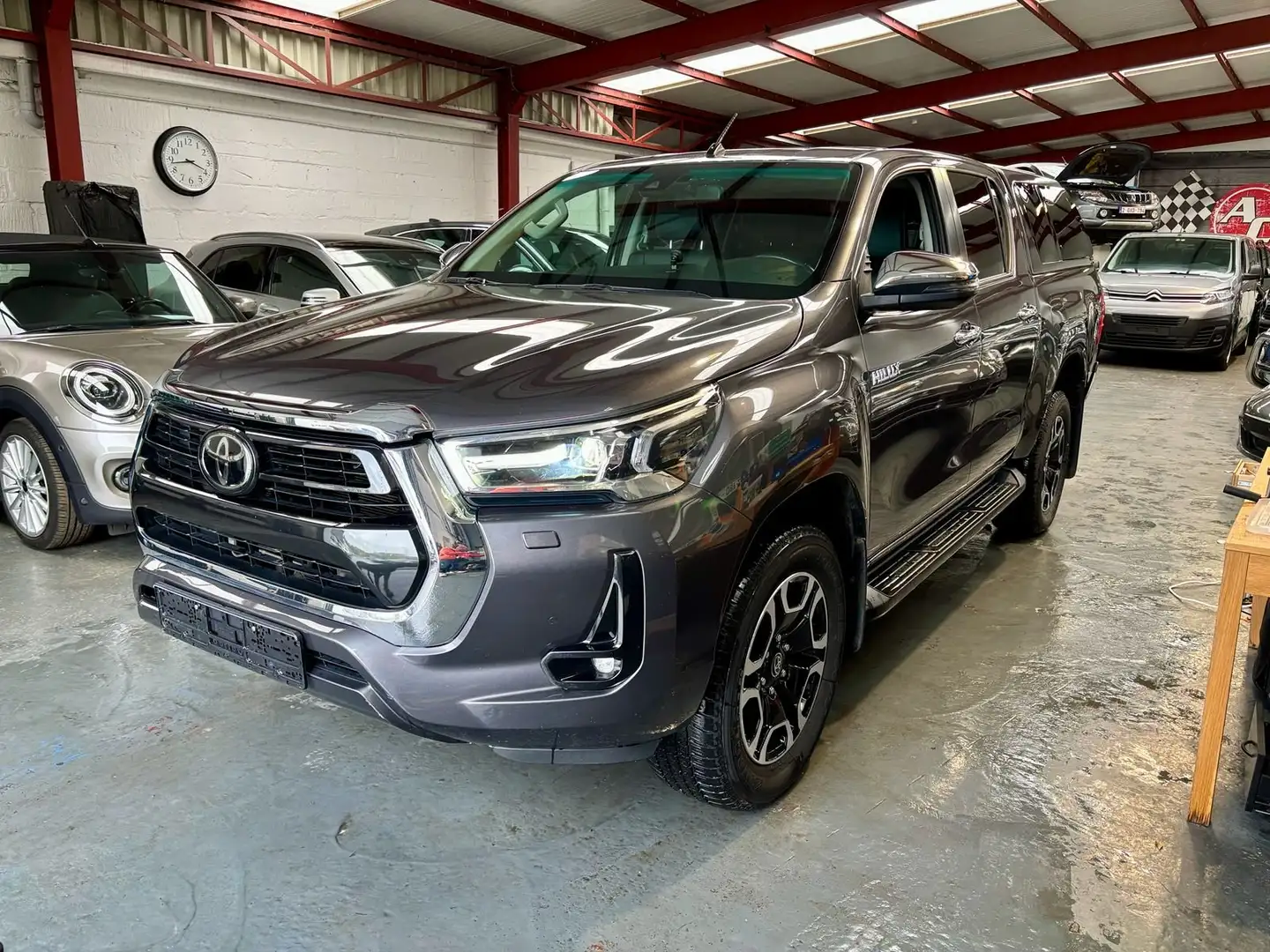 Toyota Hilux 1 Owner/2.8/Lounge/Toyota maintenance History Gris - 1