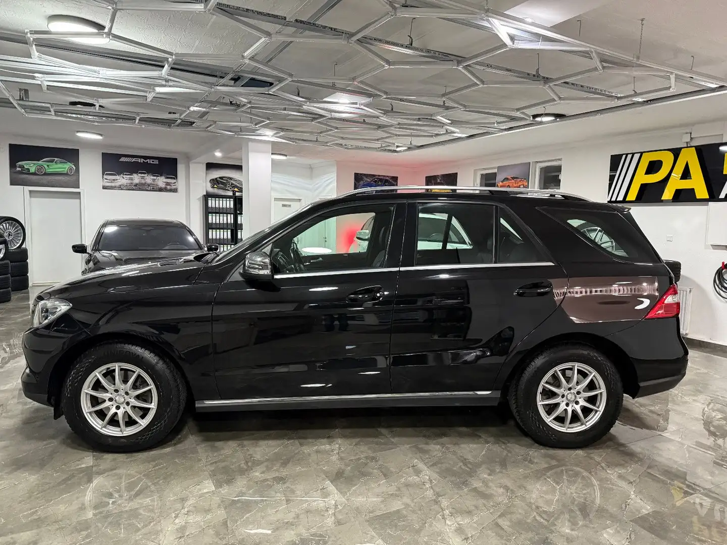 Mercedes-Benz ML 250 CDI BlueTec 2. Hand Totw. Xenon AirMatic Schwarz - 2