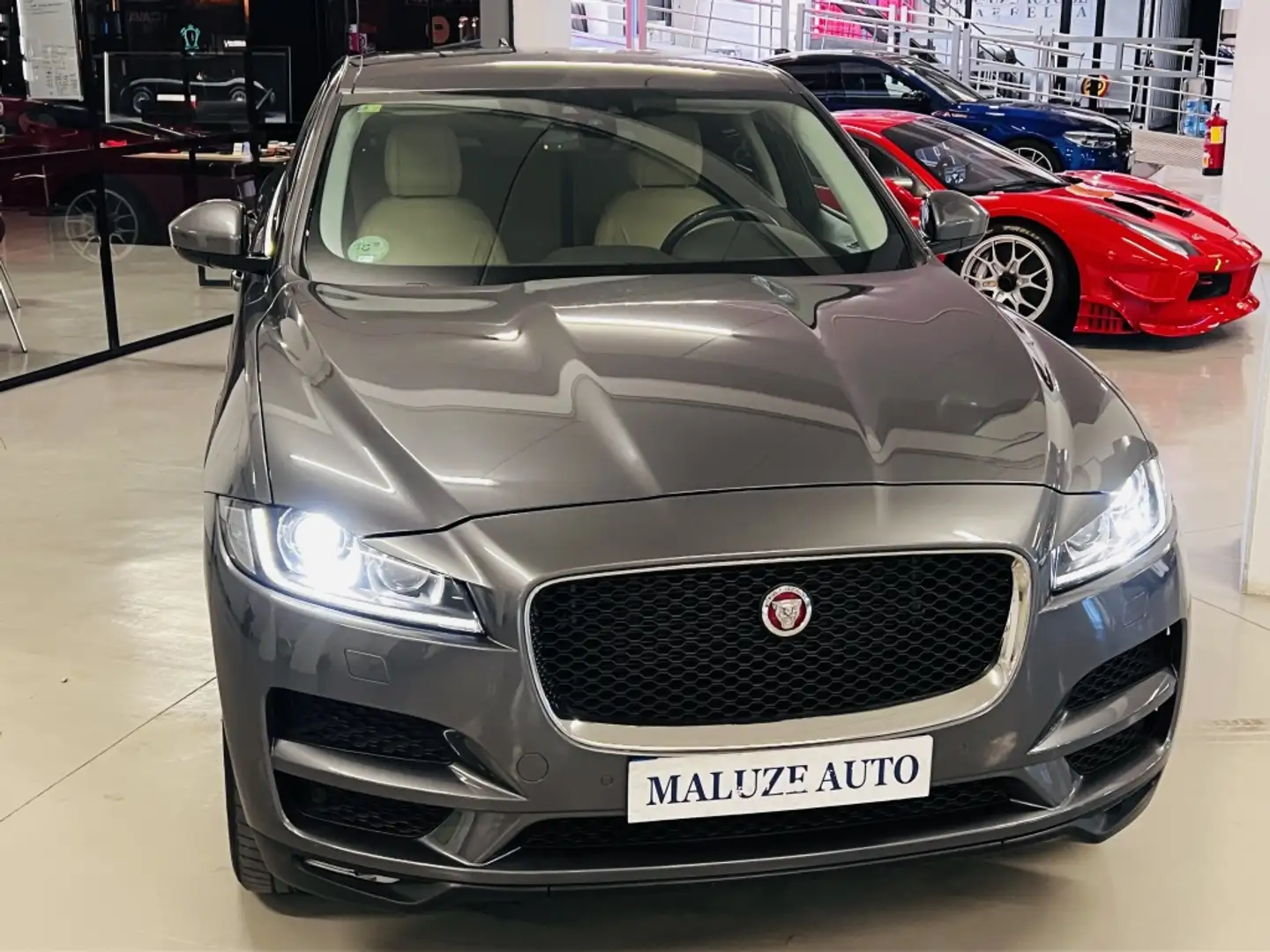 Jaguar F-Pace 2.0i4D Prestige AWD 180 Gris - 1