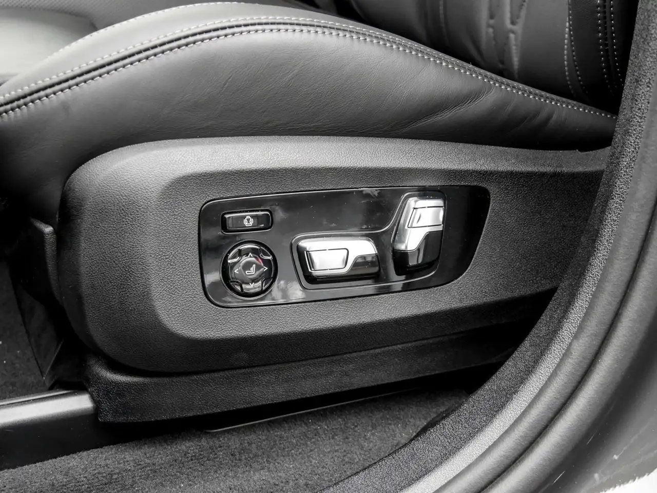 BMW X6 xDrive40d M Sportpaket * Bowers & Wilkins Sound Sy 13