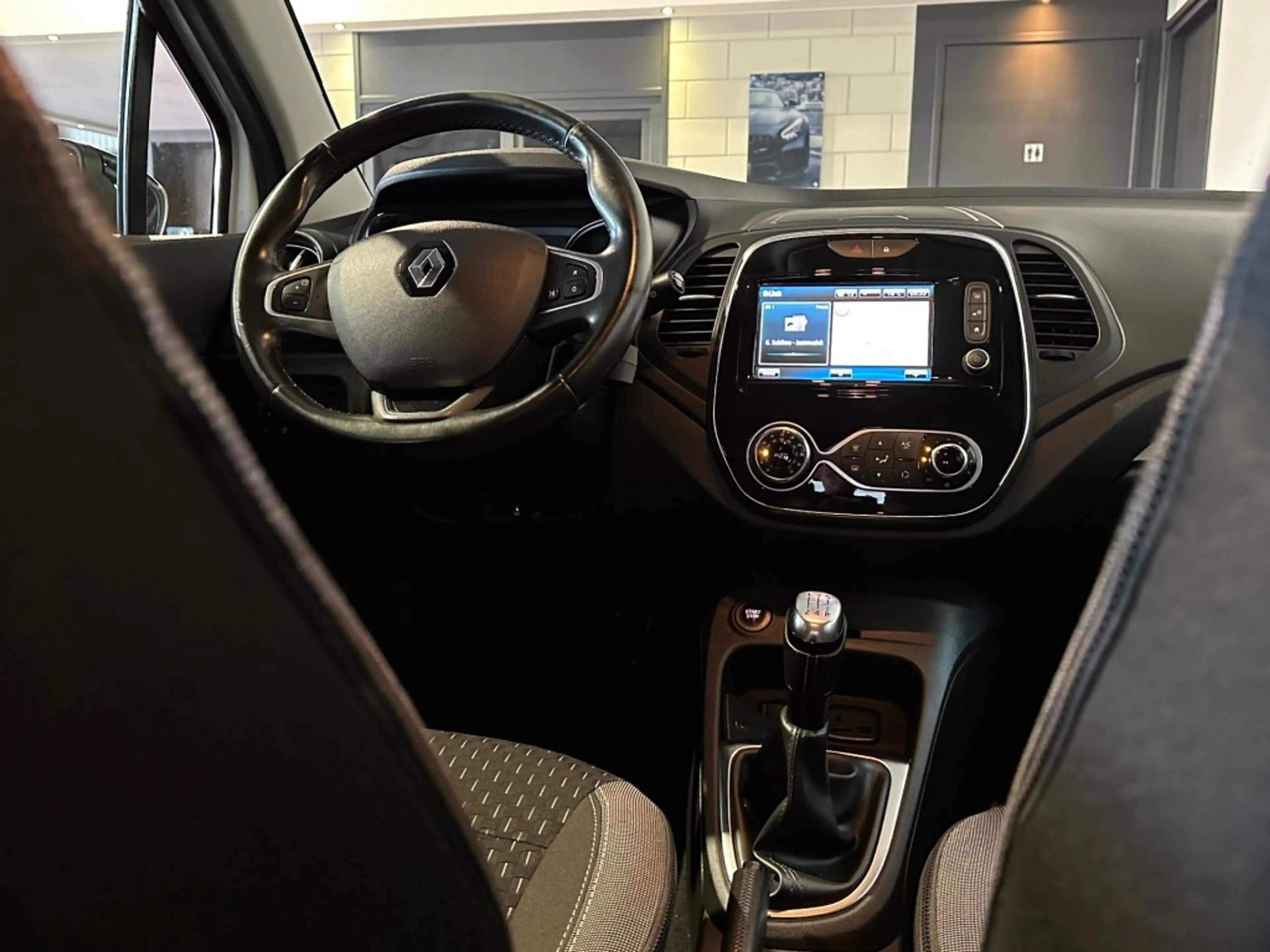 Renault Captur 0.9 TCE INTENS l NAP l TREKHAAK l CAMERA l CRUISE — photo 11