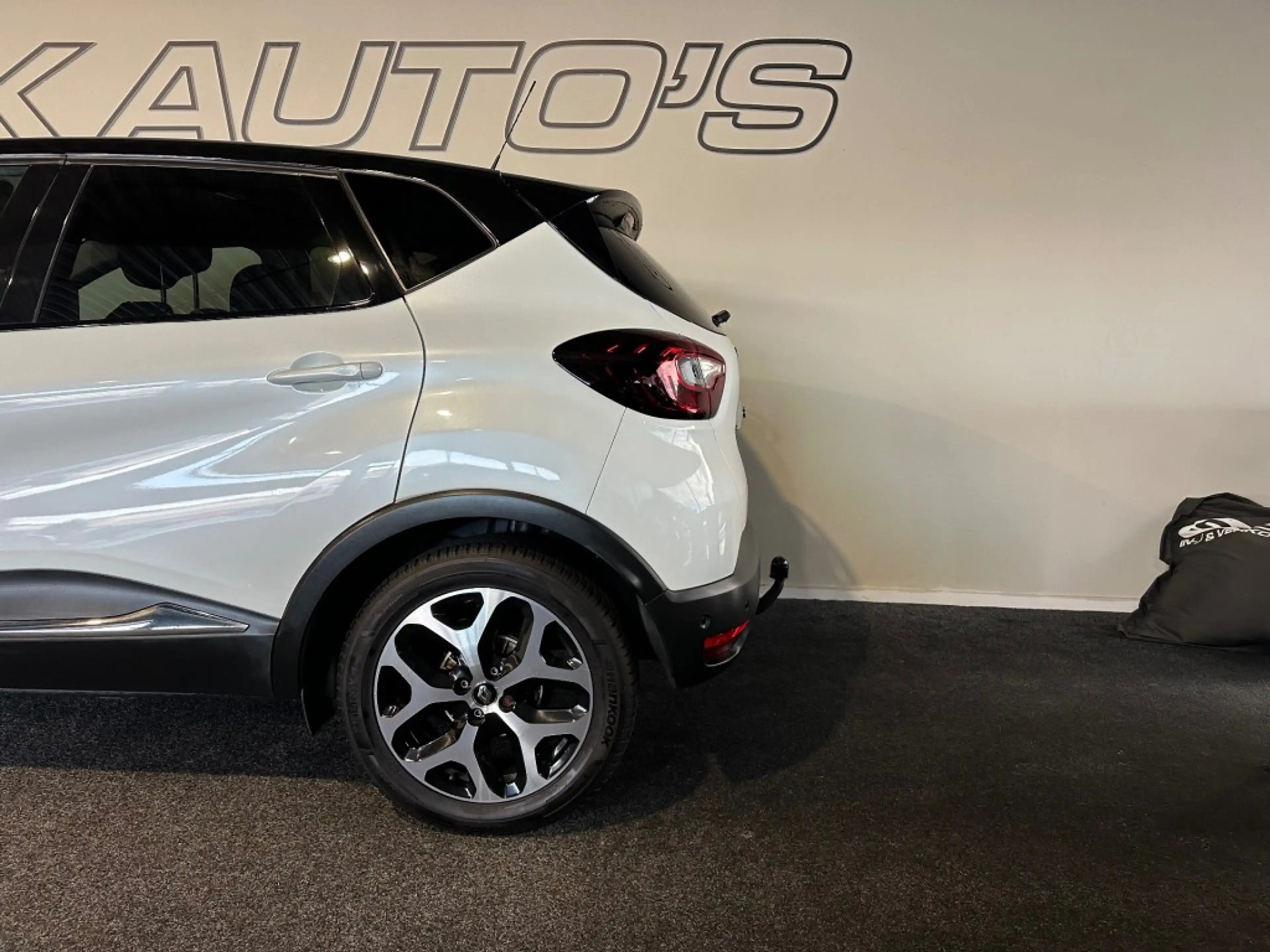 Renault Captur 0.9 TCE INTENS l NAP l TREKHAAK l CAMERA l CRUISE — photo 6