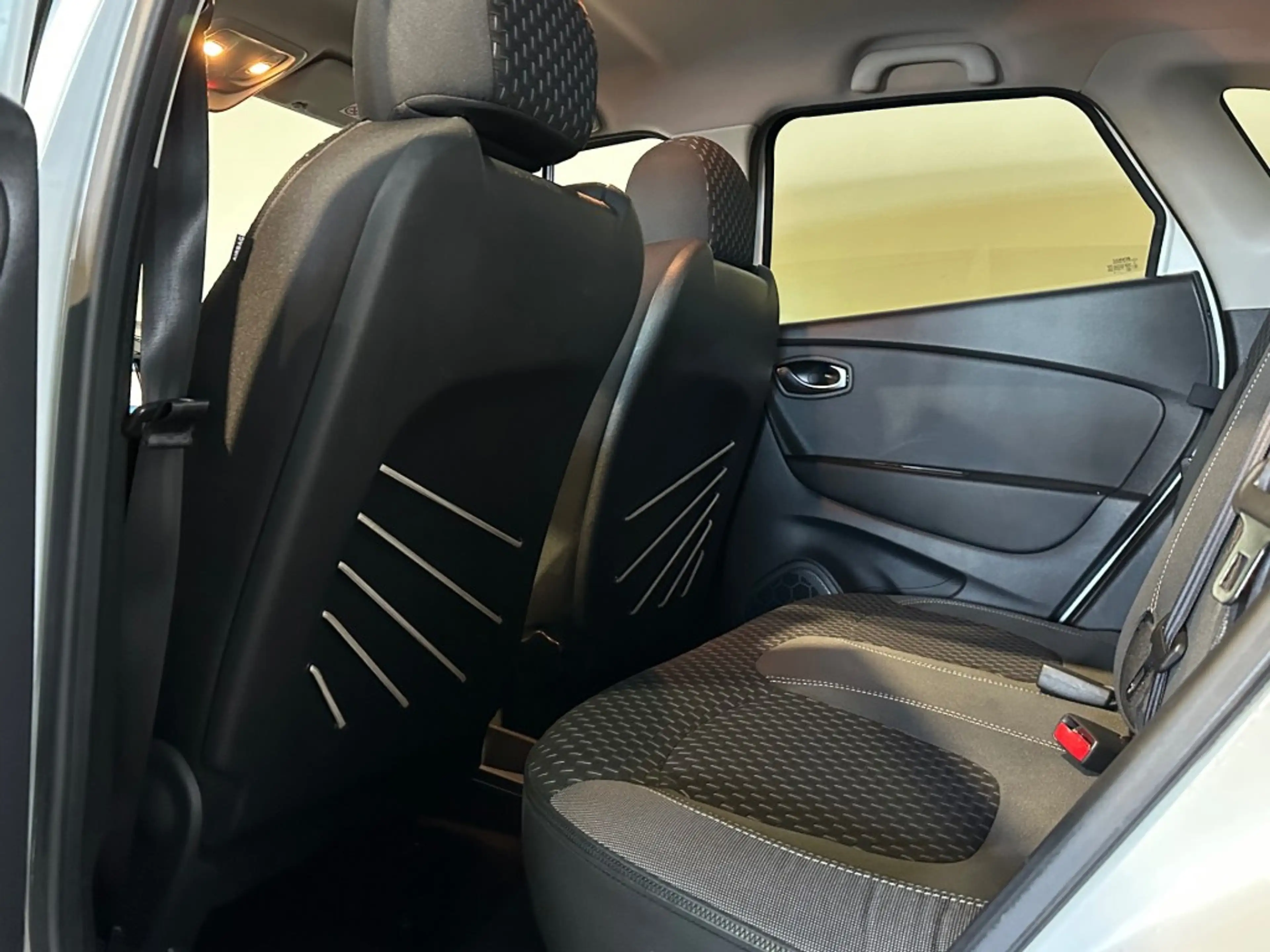Renault Captur 0.9 TCE INTENS l NAP l TREKHAAK l CAMERA l CRUISE — photo 33