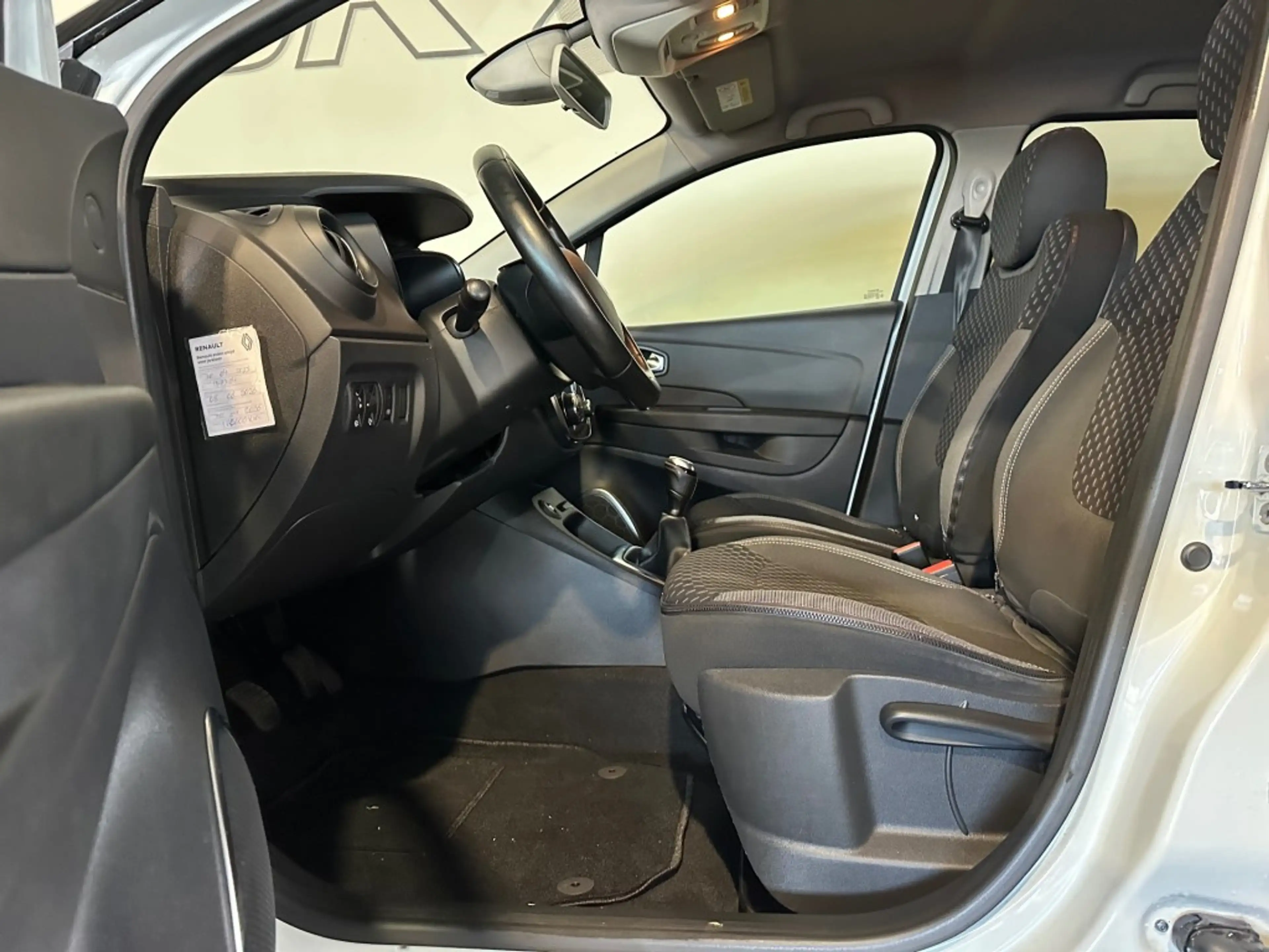 Renault Captur 0.9 TCE INTENS l NAP l TREKHAAK l CAMERA l CRUISE — photo 9