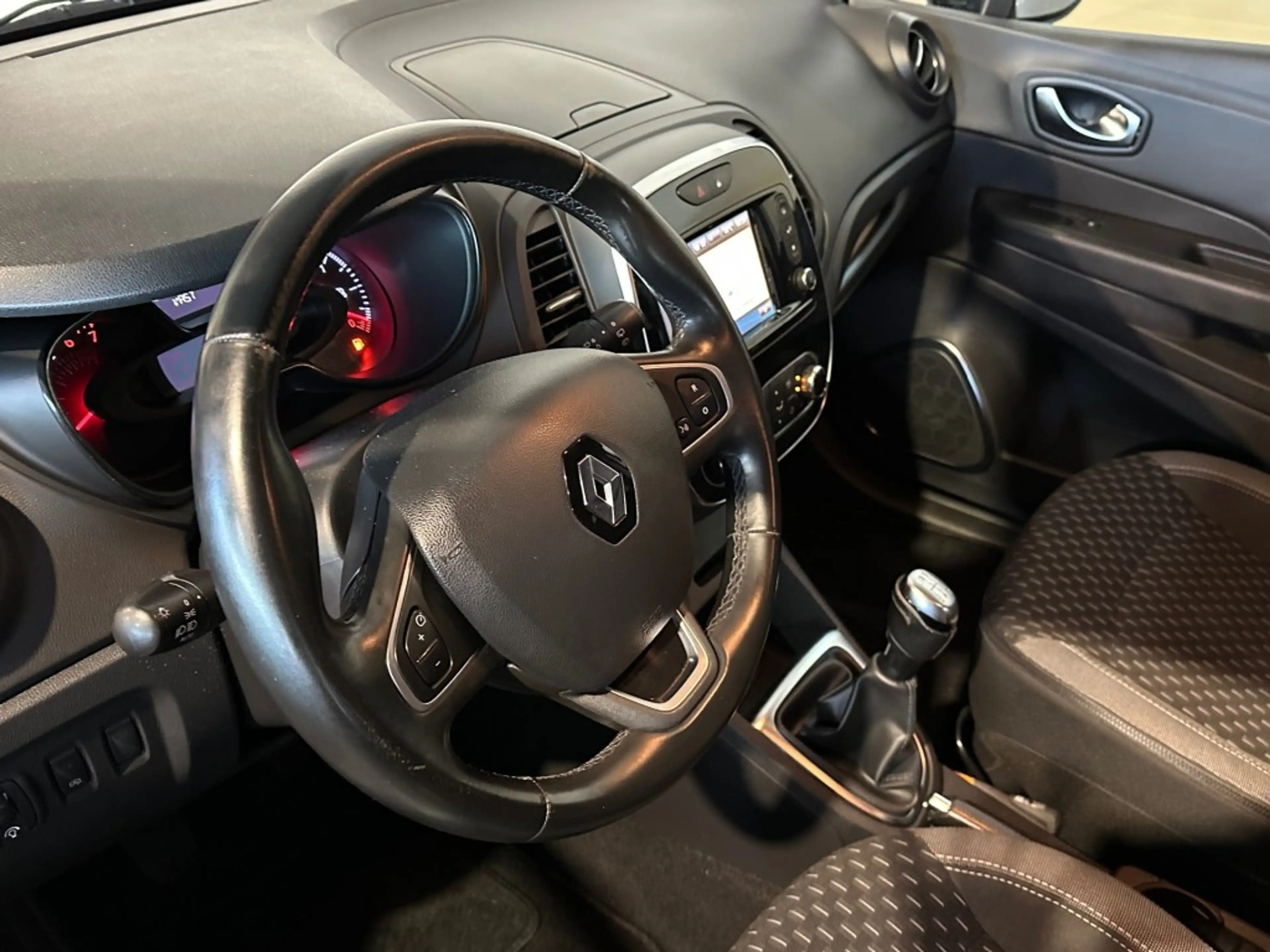 Renault Captur 0.9 TCE INTENS l NAP l TREKHAAK l CAMERA l CRUISE — photo 13