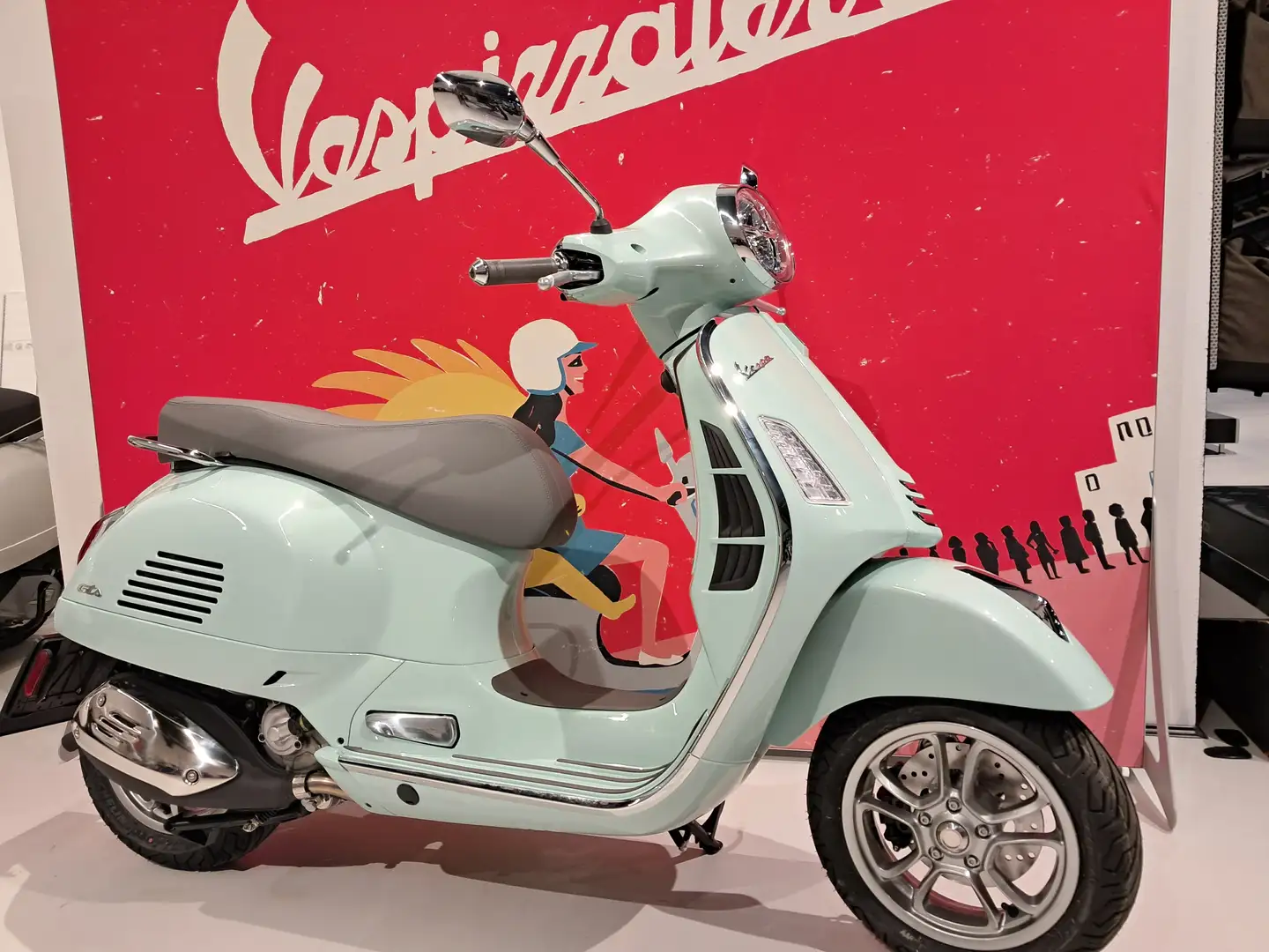 Vespa GTS 300 Verde - 2