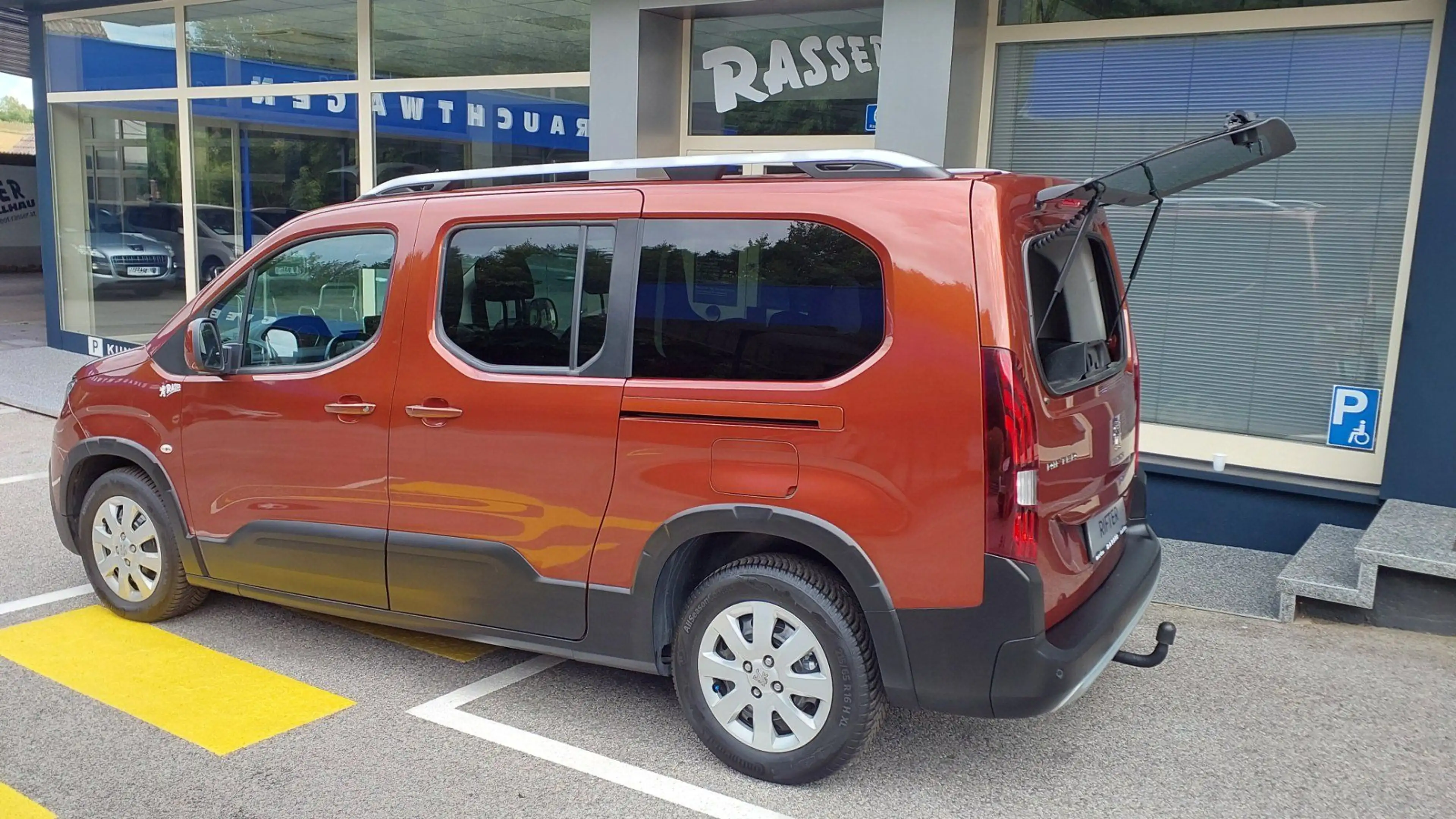 Peugeot Rifter 1.2 PureTech 110 Allure Lang Start&Stop (EU — photo 8