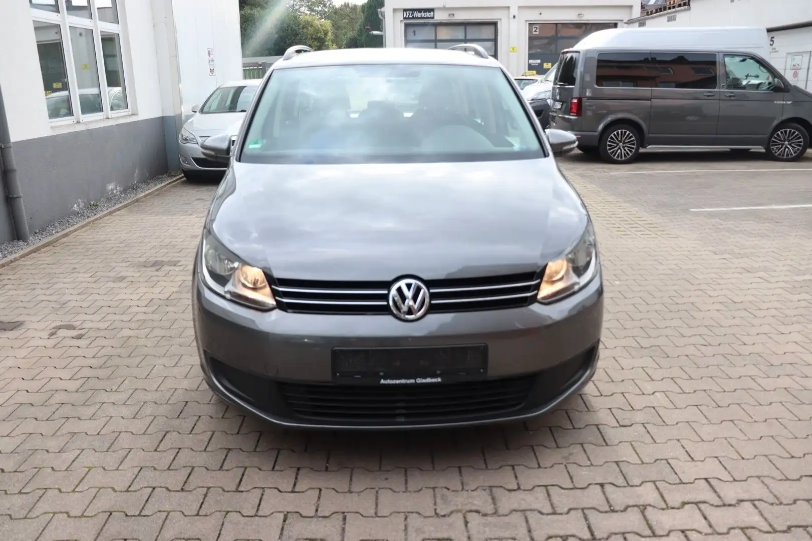 Volkswagen Touran Trendline BMT Grau - 2