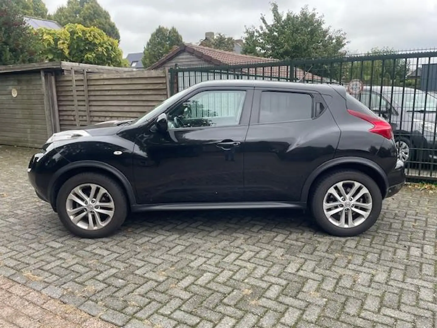 Nissan Juke 1.6 Acenta Eco sportive Noir - 2