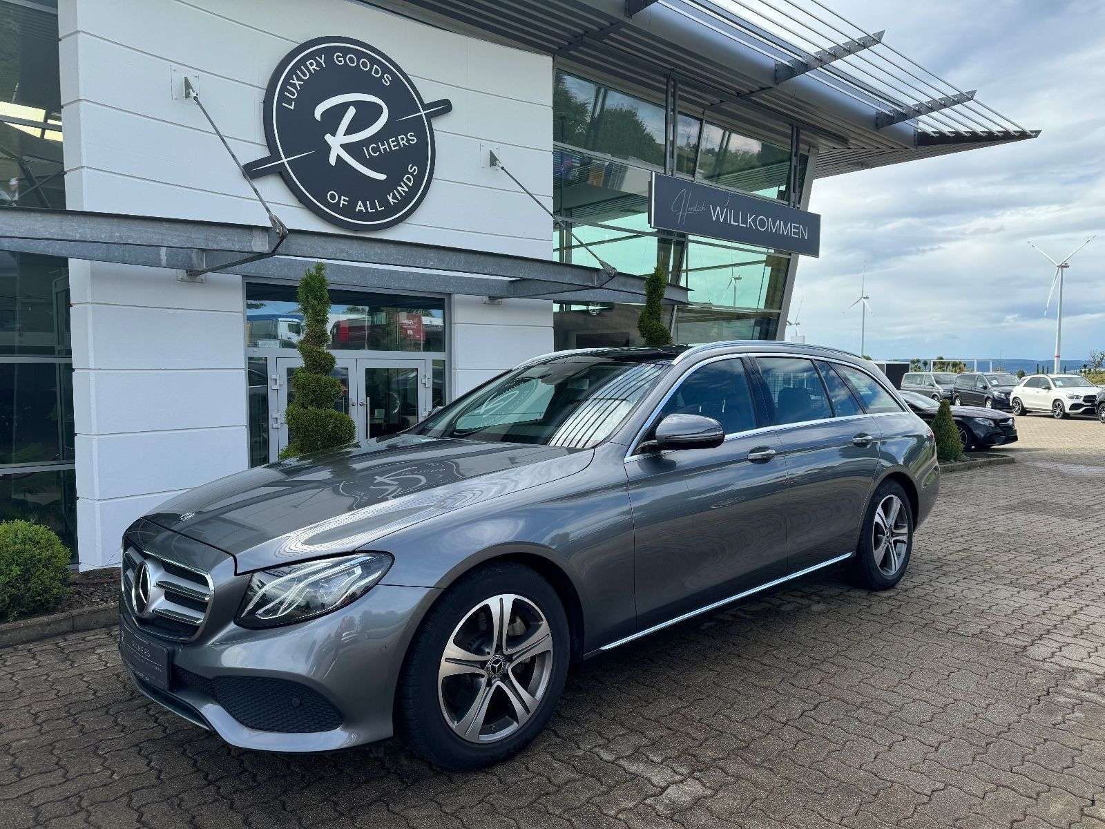 Second hand Mercedes Benz E-Class 300