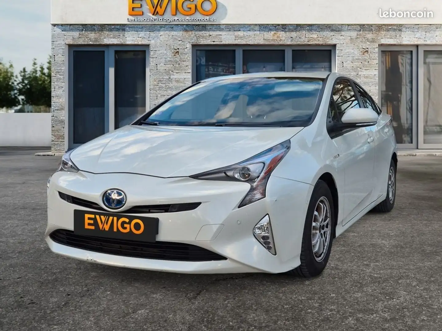 Toyota Prius 1.8 122h 100 hybrid phev premium bva lounge entretien complet 1ere main equipements %2B%2B%2B Blanc - 1
