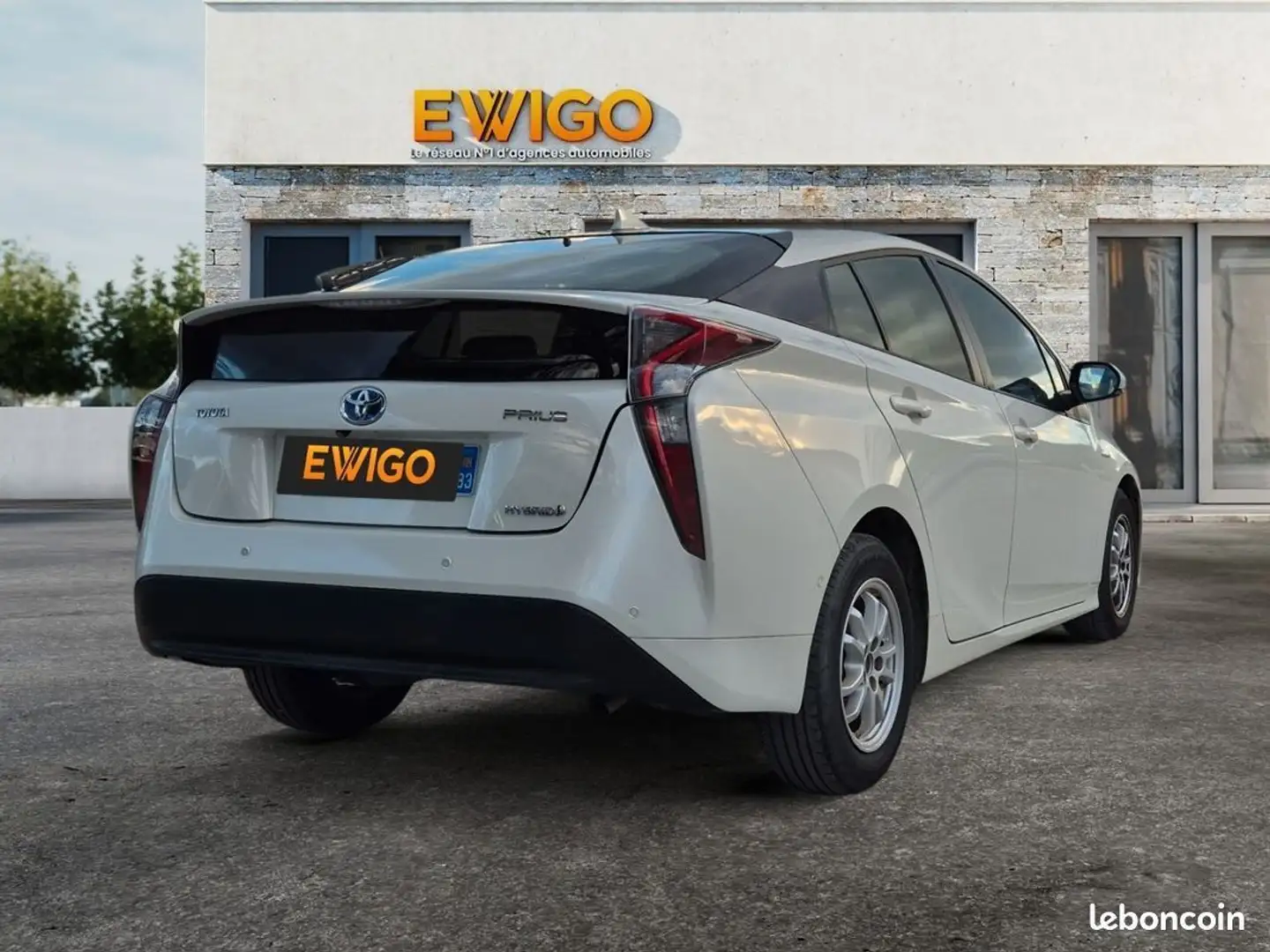 Toyota Prius 1.8 122h 100 hybrid phev premium bva lounge entretien complet 1ere main equipements %2B%2B%2B Blanc - 2