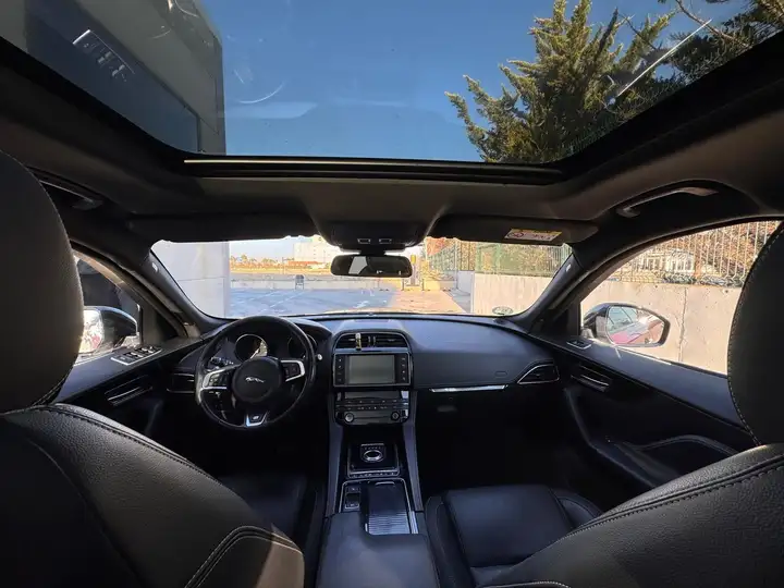 Jaguar F-Pace 2017, foto 15