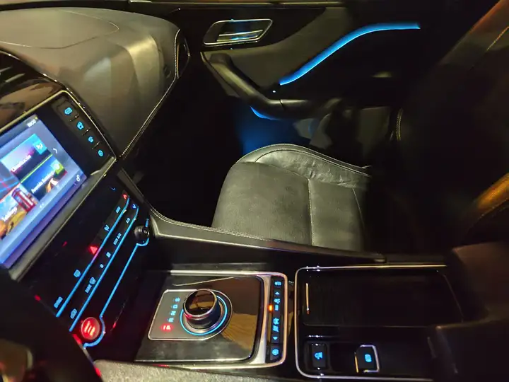 Jaguar F-Pace 2017, foto 10