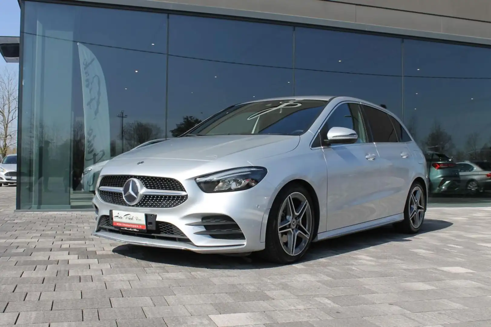Mercedes-Benz B 200 d Automatic Premium AMG Plateado - 2