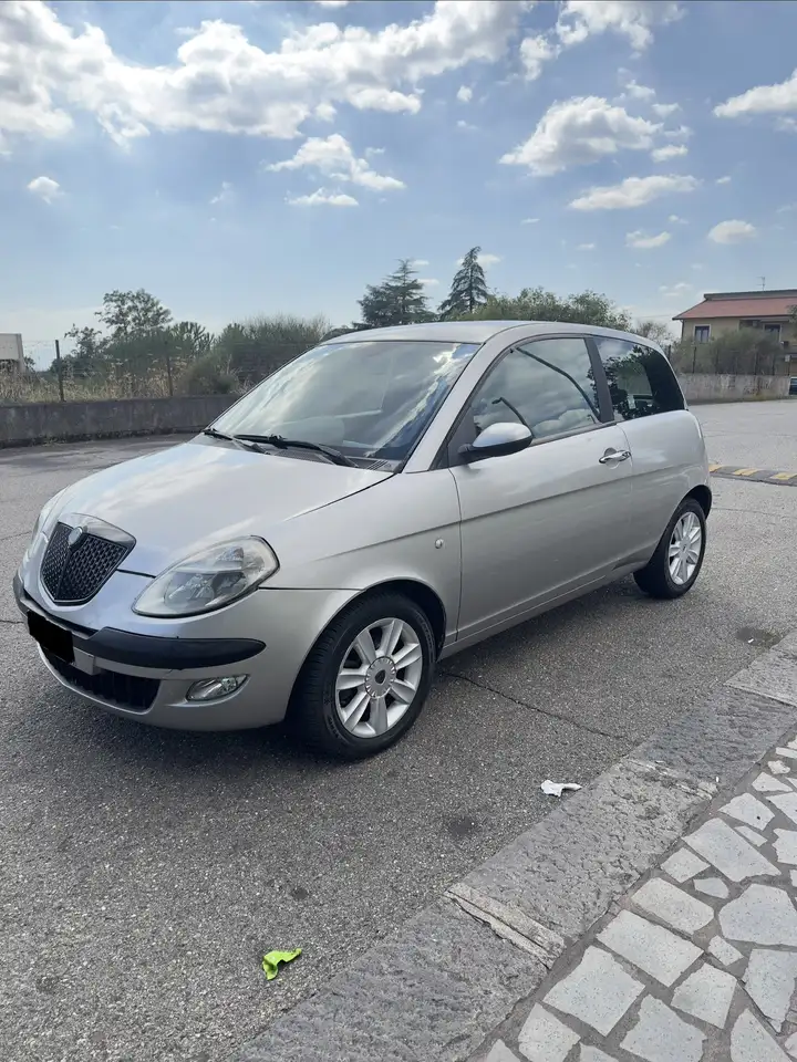 Lancia Ypsilon